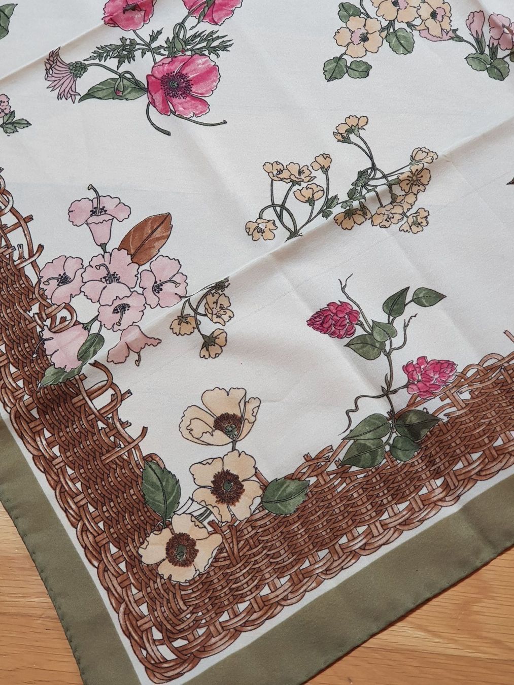 Foulard & Sciarpe: Wunderschönes Foulard – Usato da Ferden venduto da jemyce 1