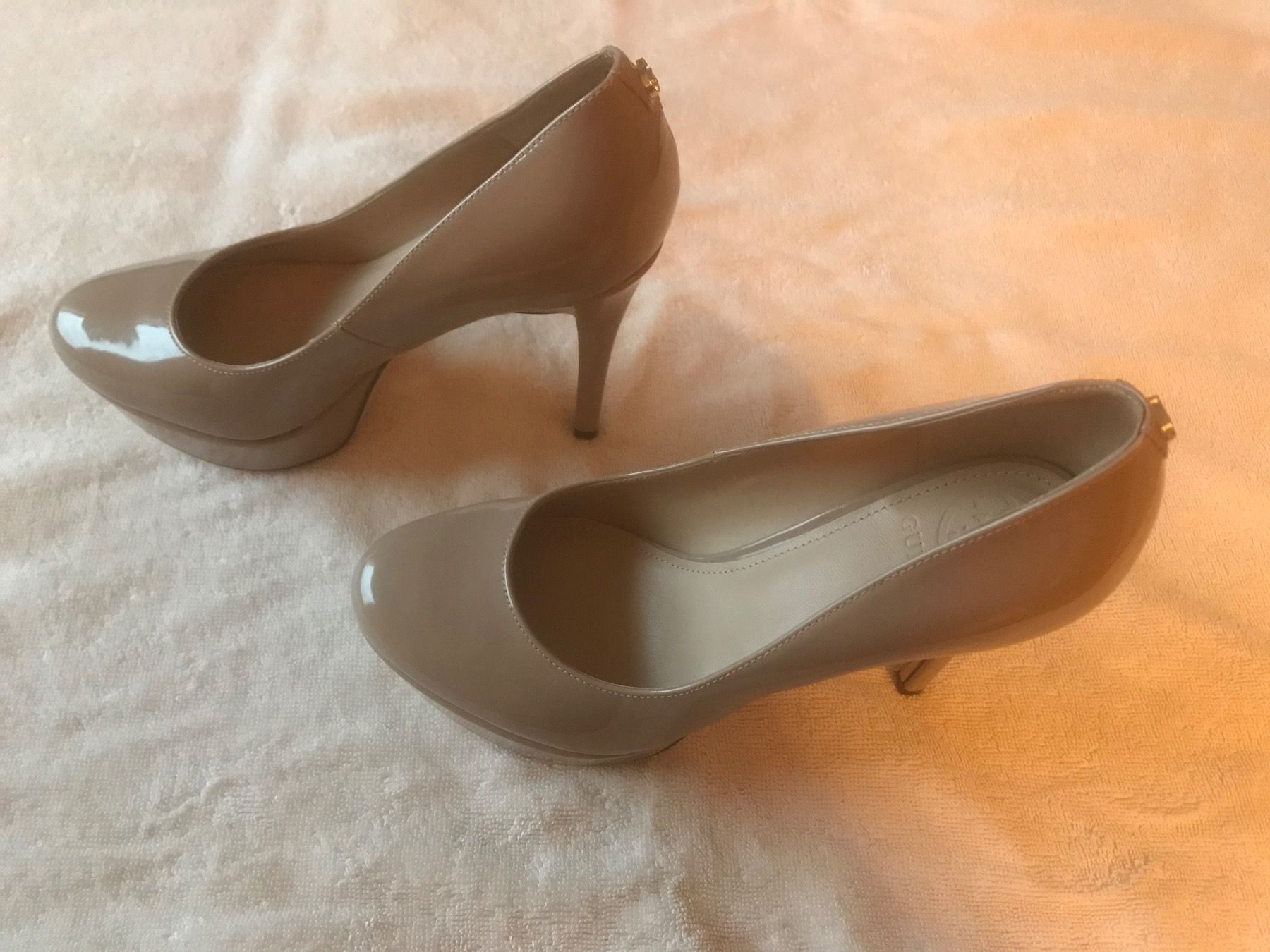 Guess Scarpe da donna: GUESS Damenschuhe – Usato da Zürich venduto da pie_9tng 1