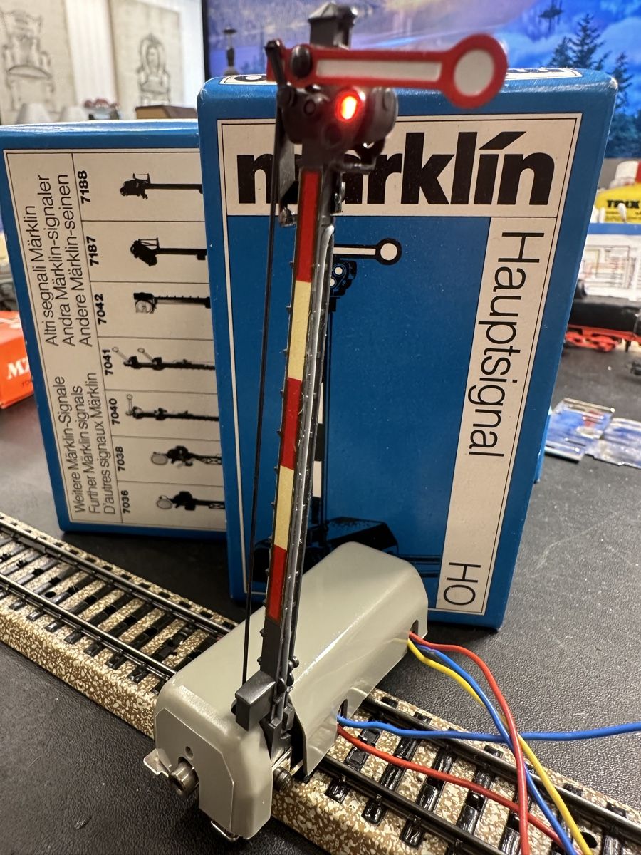 Märklin Modellini di ferrovie: Märklin 7039 Flügelsignal – Usato da Lupsingen venduto da New-Haven