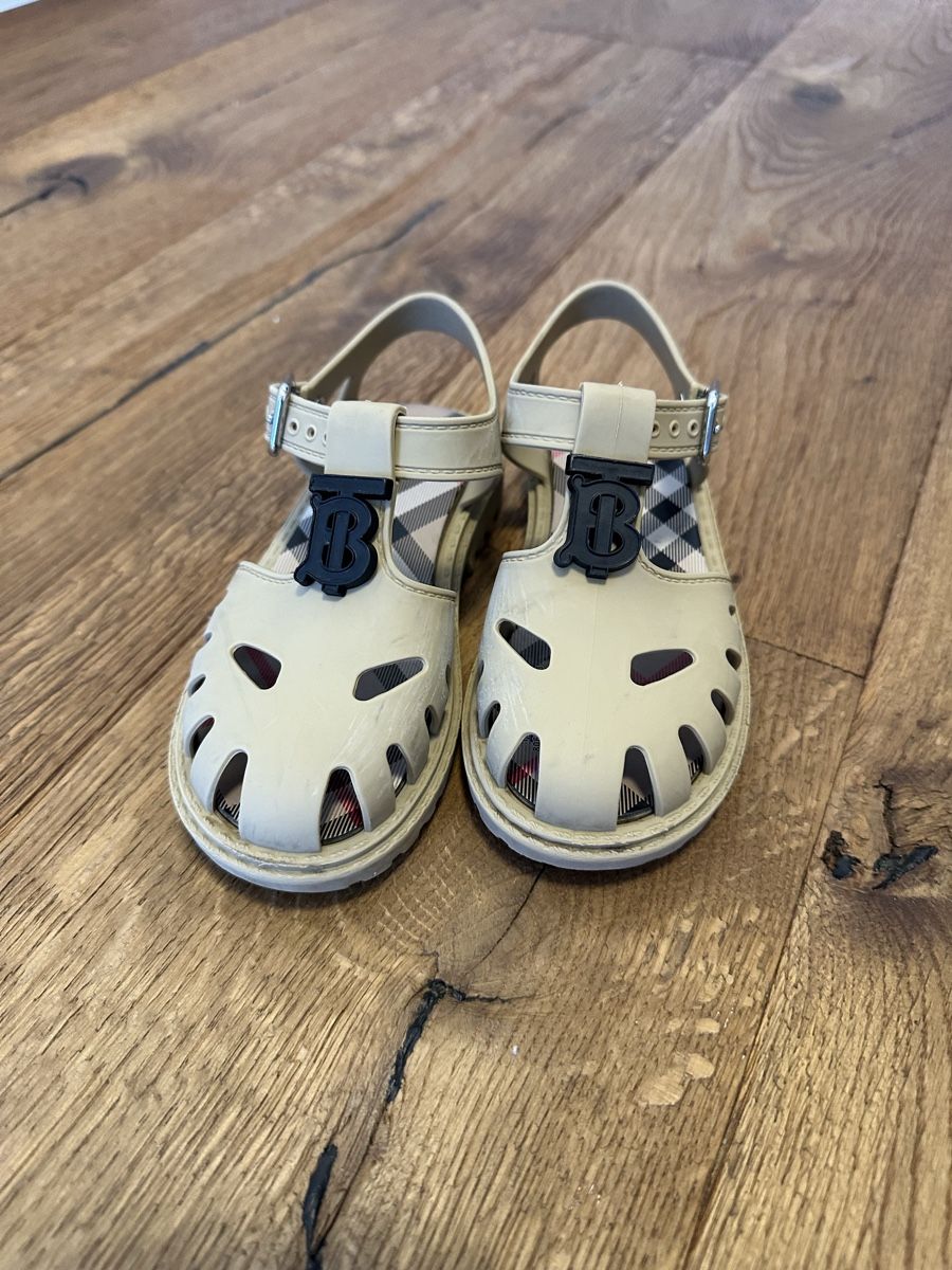 Burberry Scarpe per ragazzi: Burberry , rubber sandals . Size 27 – Usato da Küssnacht am Rigi venduto da hor_dpb7