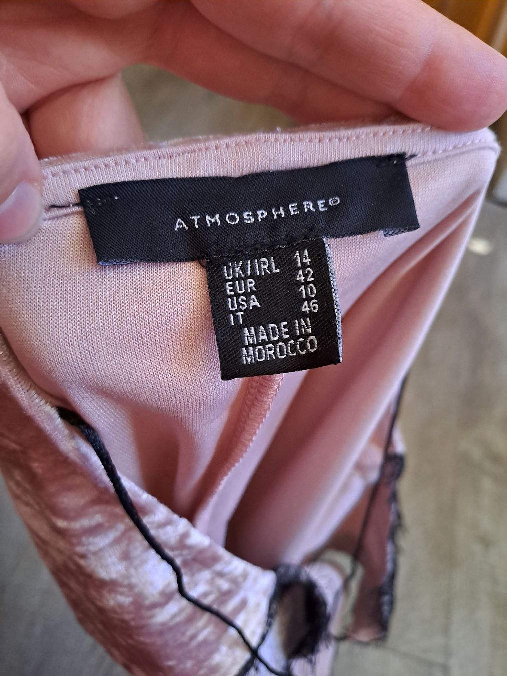 Tops: Samttop Rosé Gr. 42 mit Spitze – Gebraucht aus Rickenbach LU von bishiida 2
