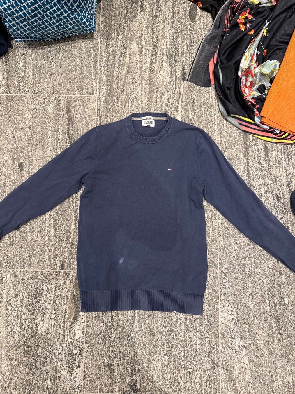 Tommy Hilfiger Maglioni & Felpe: Dark blue Tommy Hilfiger mens pullover – Usato da S. Vittore venduto da via_h2nb