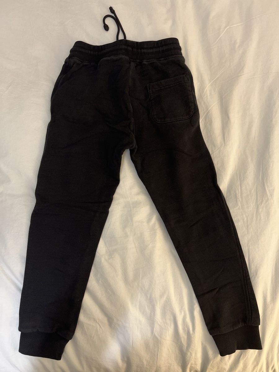 Pantaloni: Pantalon jogging noir garçon – Usato da Dübendorf venduto da nbsaiso 3