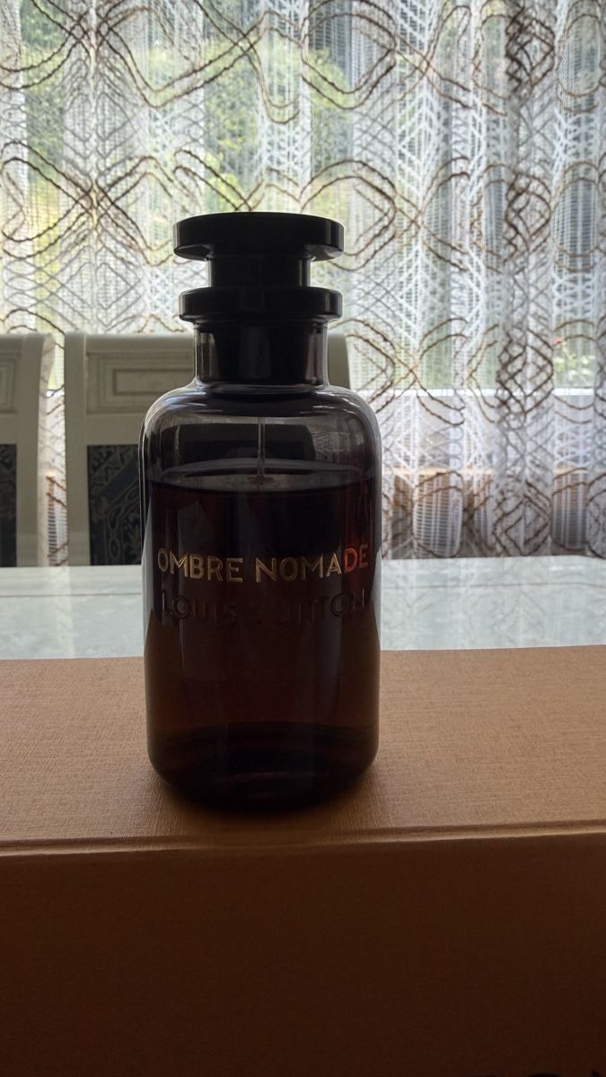 Louis Vuitton Profumi & Eau de Toilette: Louis Vuitton - Ombre Nomade – Usato da Schliern b. Köniz venduto da Ism.6o 3