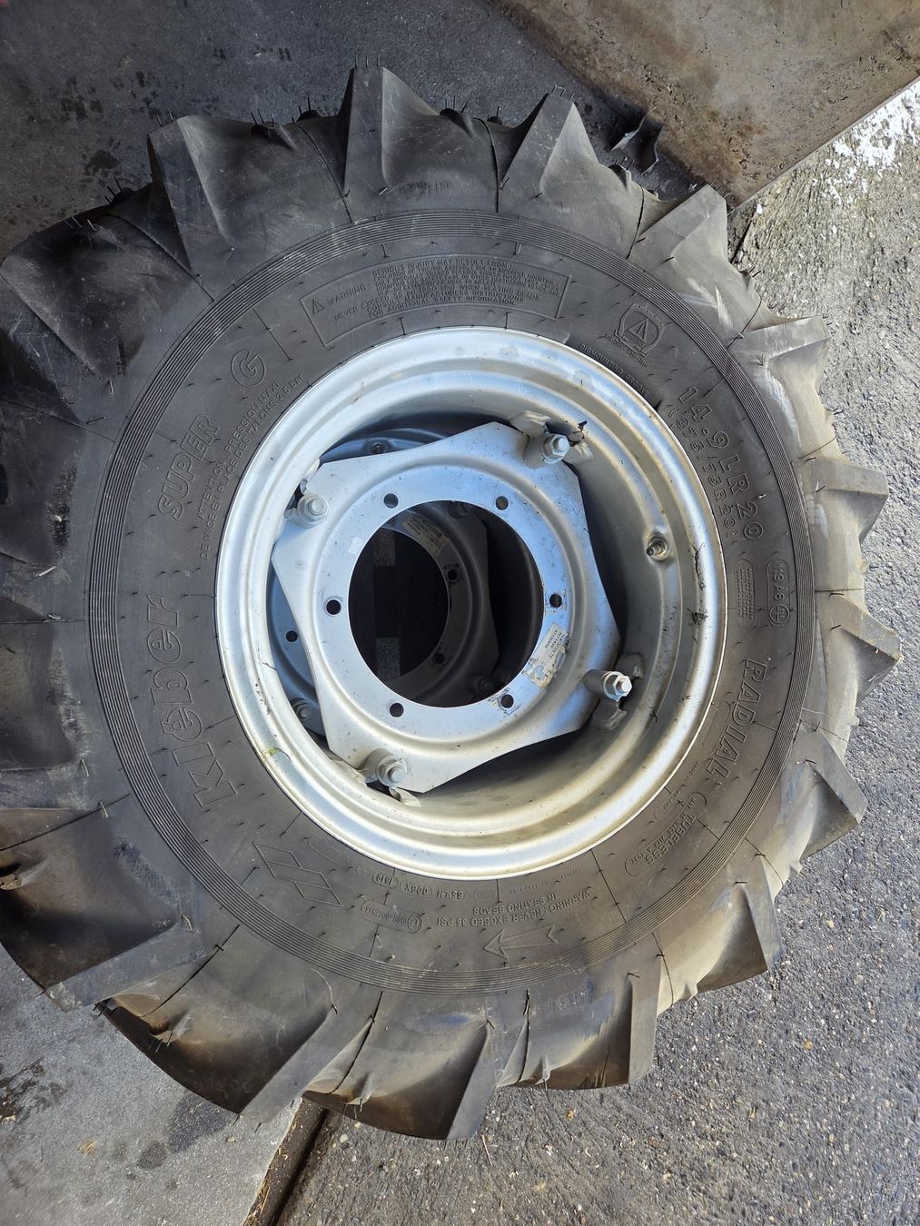 Pneus & Roues: Rad Case 14,9LR20 Kleber – D'occasion à Muhen par Danu65 1