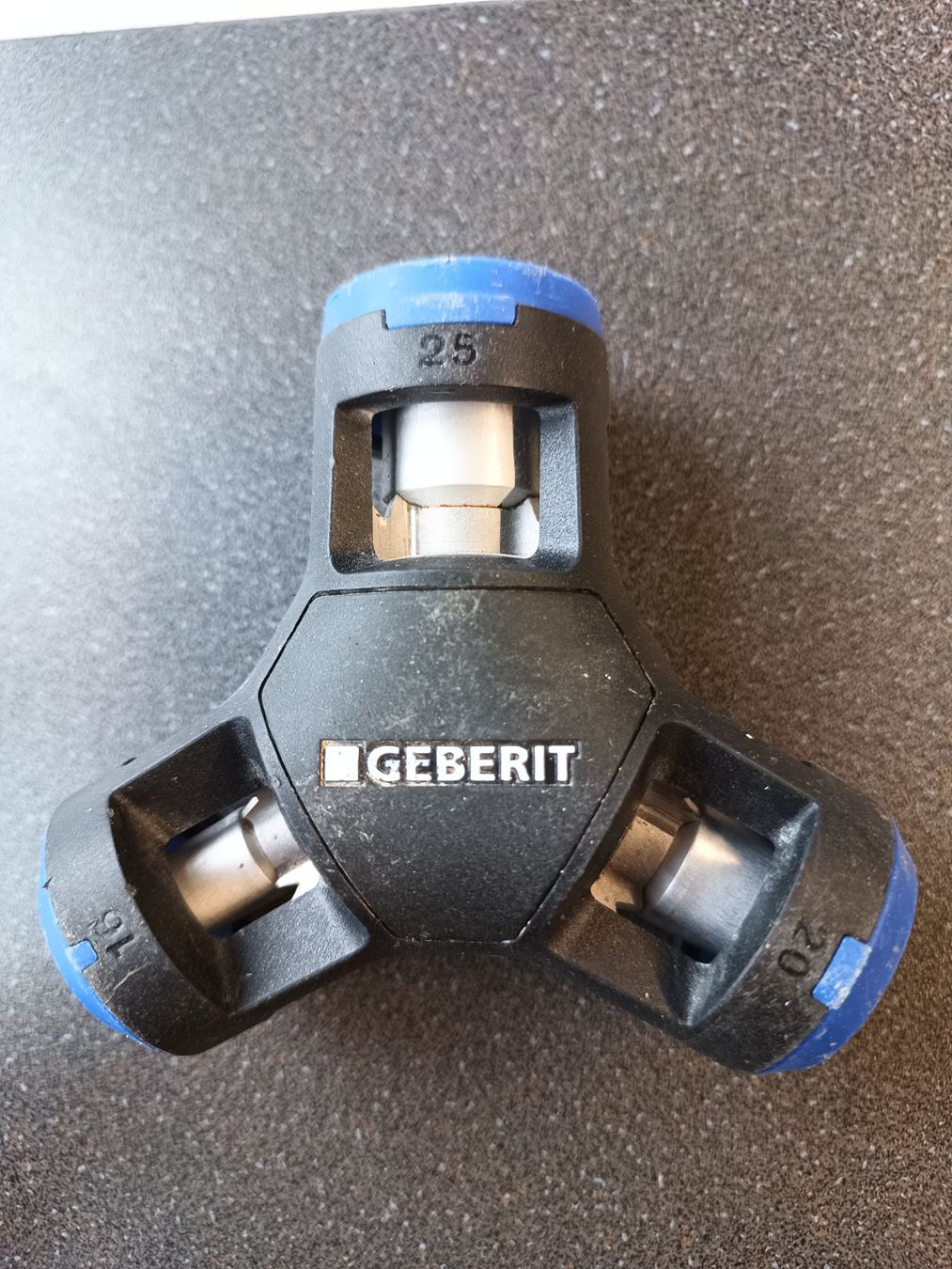 Geberit Tutti gli attrezzi: Geberit PushFit Rohrschneider – Usato da Oberegg venduto da A-Z.Handel.Loehrer 2