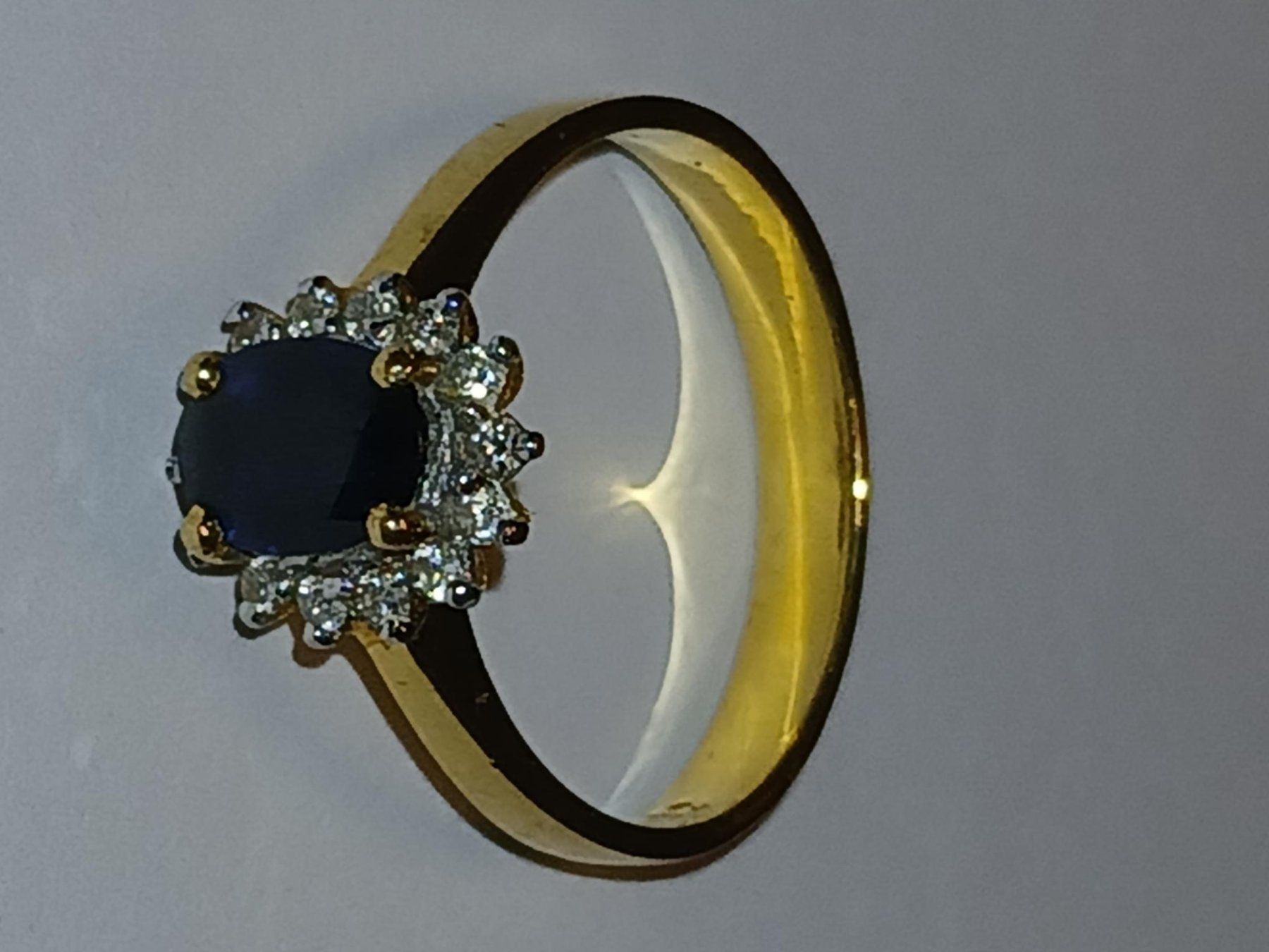 Anelli: Wunderschöner Goldring mit Saphir und Diamanten! – Usato da Jona venduto da Klbe