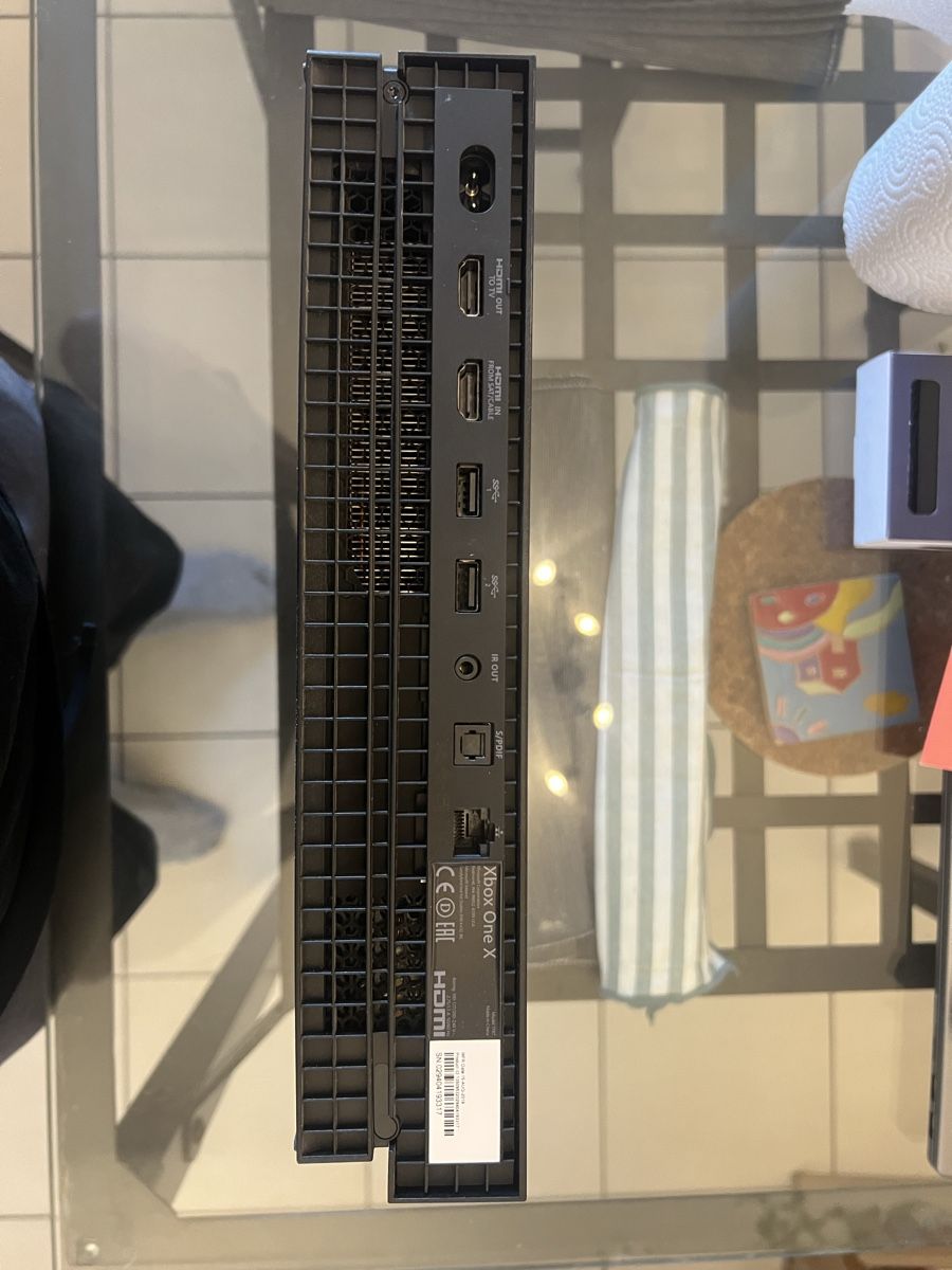 Microsoft Consoles: Xbox One X 1T – D'occasion à Balerna par Sulmo93. 2