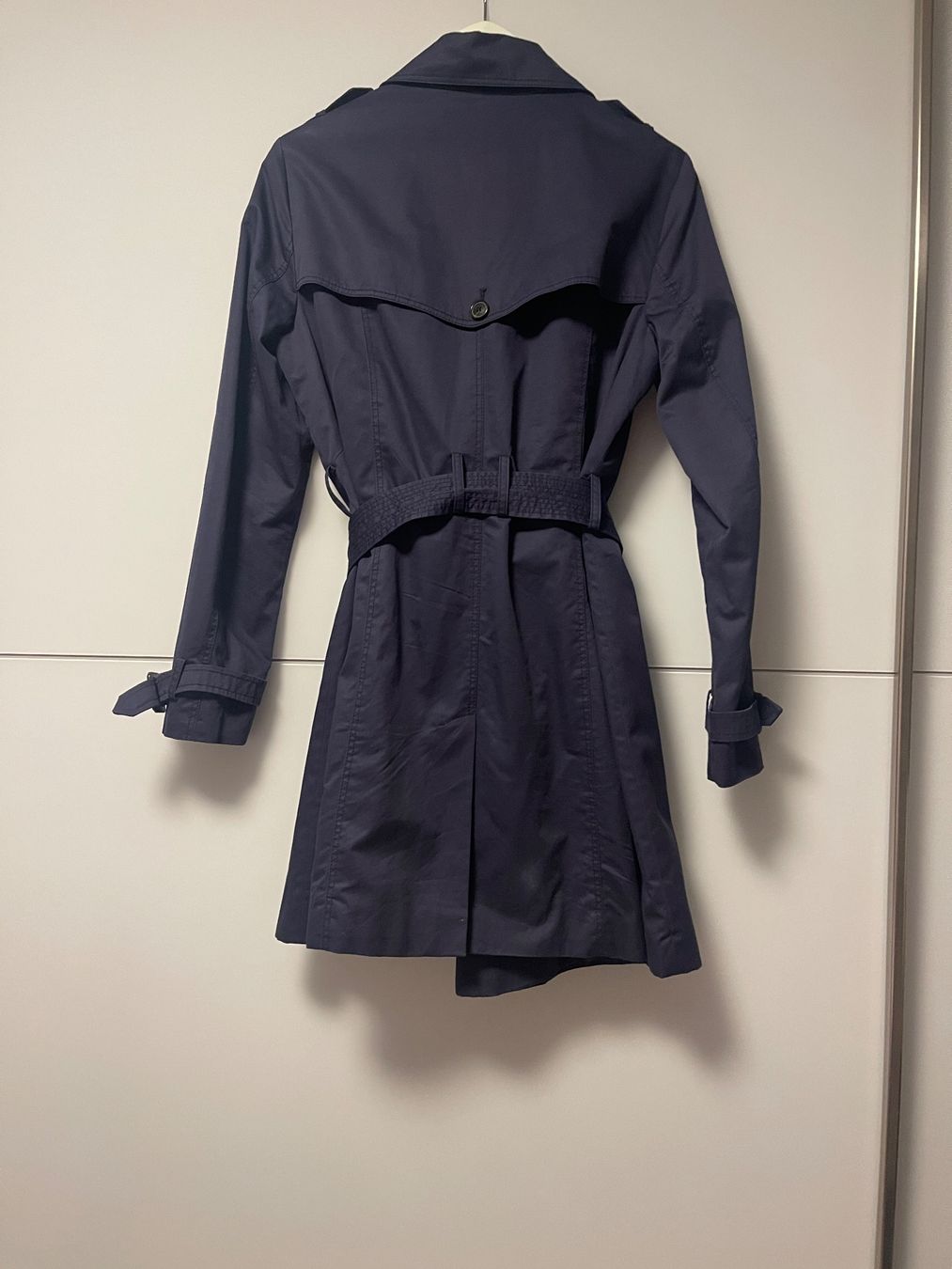 Esprit Cappotti: Hochwertiger Trenchcoat Esprit navy – Usato da Winterthur venduto da Milan340 2