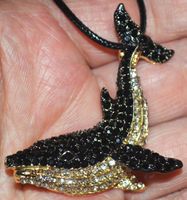 Brosche oder Halskette K-191   – Walfisch – Strass – 45x50mm