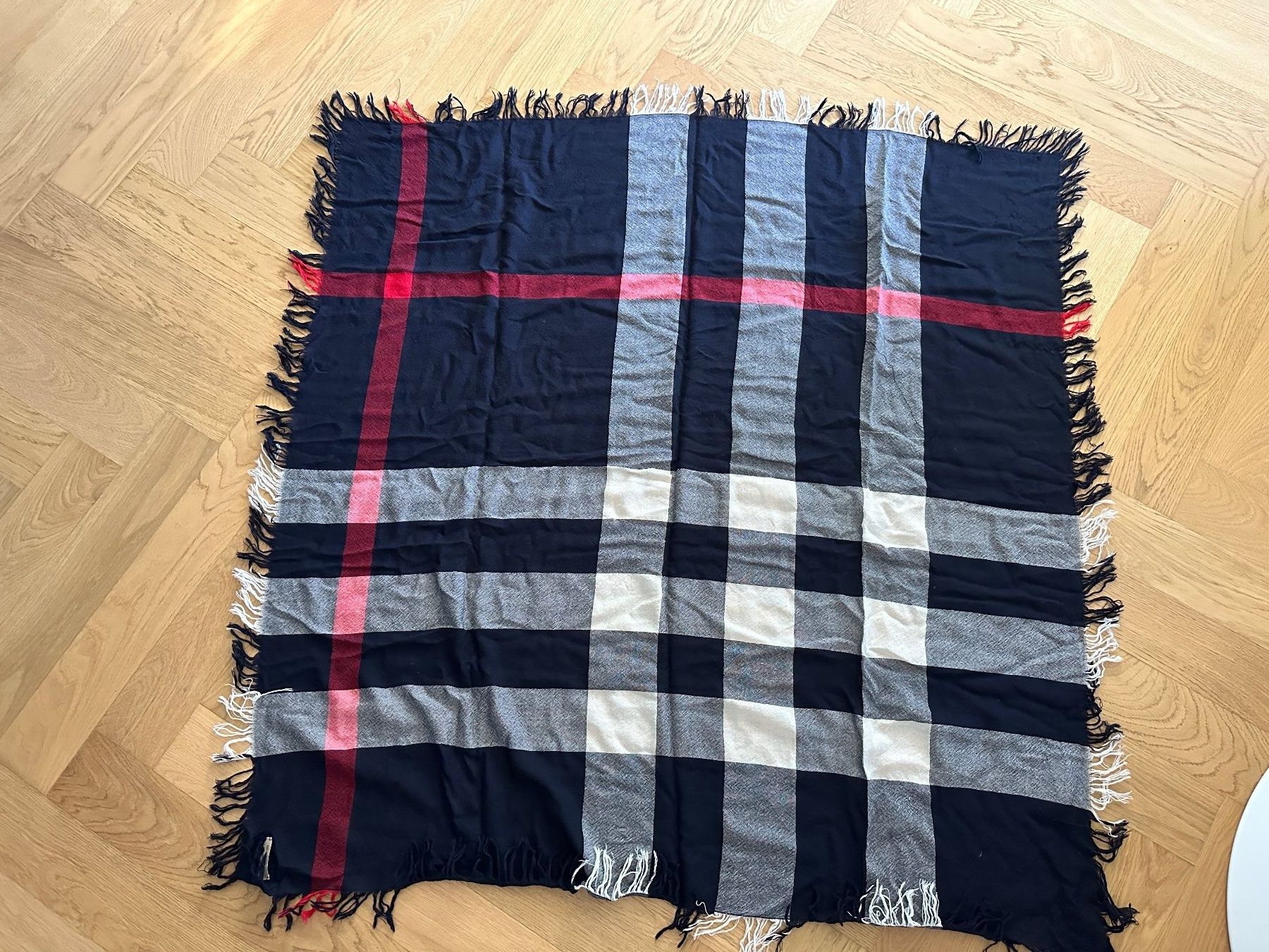 Burberry Foulard & Sciarpe: Burberry Schal – Usato da Zürich venduto da Lillyrose2013 2