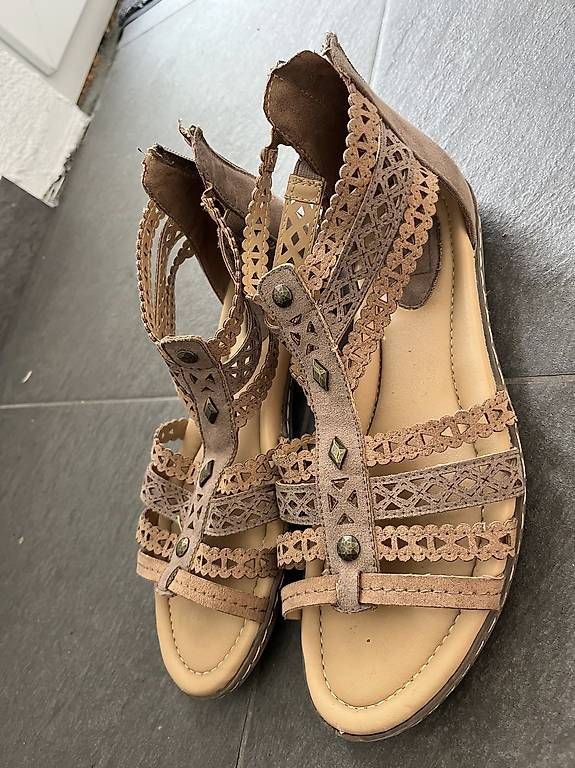 Scarpe da donna: Sandalen – Usato da Niedergösgen venduto da rianaa__ 1