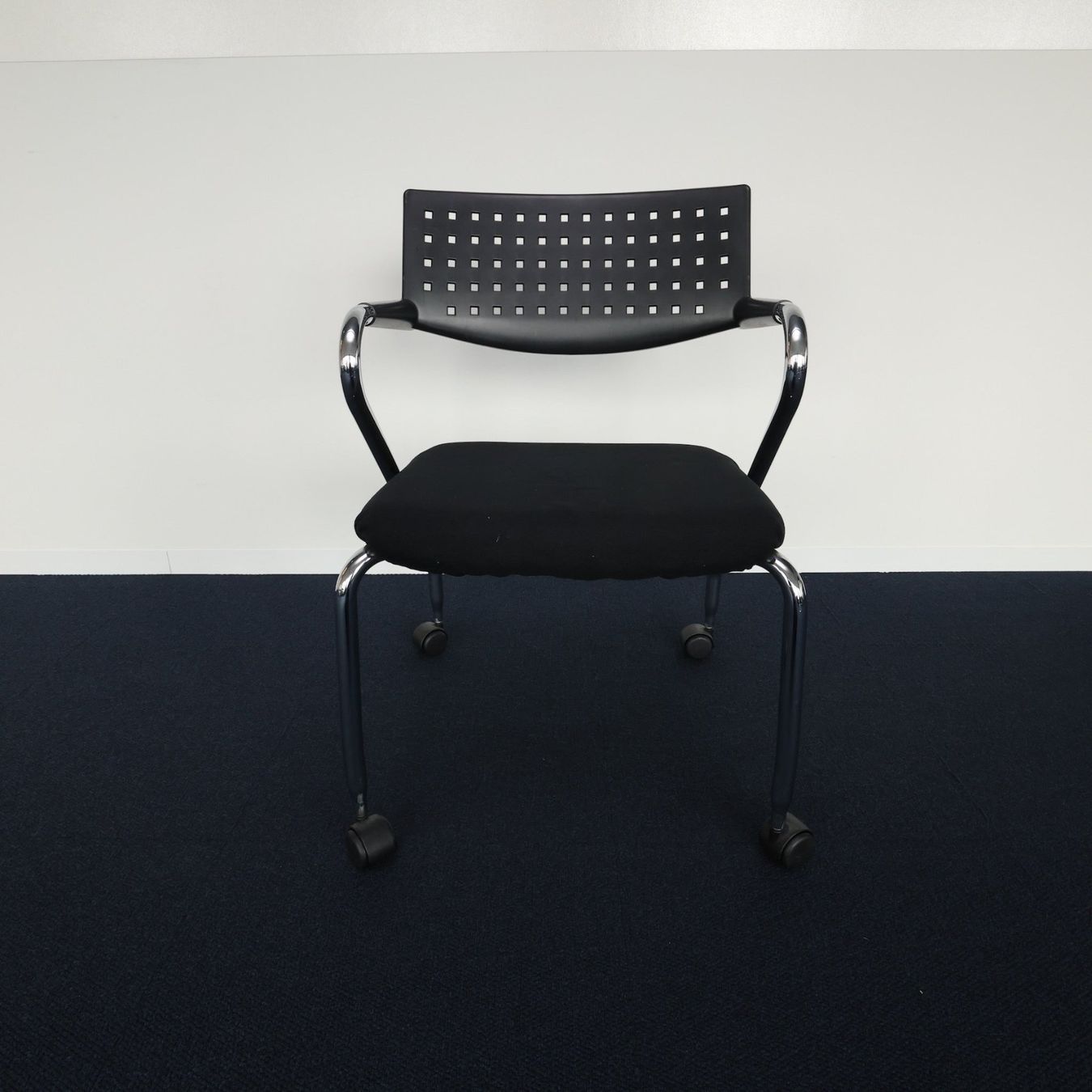 Vitra Sedie: Vitra Vis a Roll mit schwarzer Sitzfläche – Usato da Zürich venduto da Zapro 1