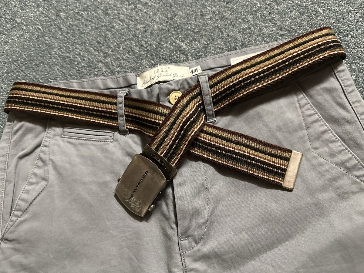Pantaloni: Herrensommerhose H&M Gr 30 mit Gurt  – Nuovo (secondo la descrizione) da Baltschieder venduto da YmroBe 1