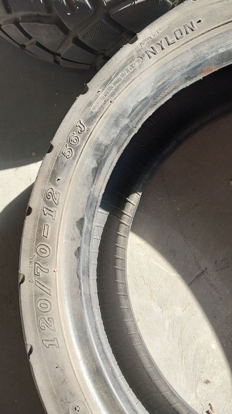 Pneumatici & Ruote complete: Zwei Roller Pneu 120/70 - 12 – Usato da Altishausen venduto da Grueematt 1
