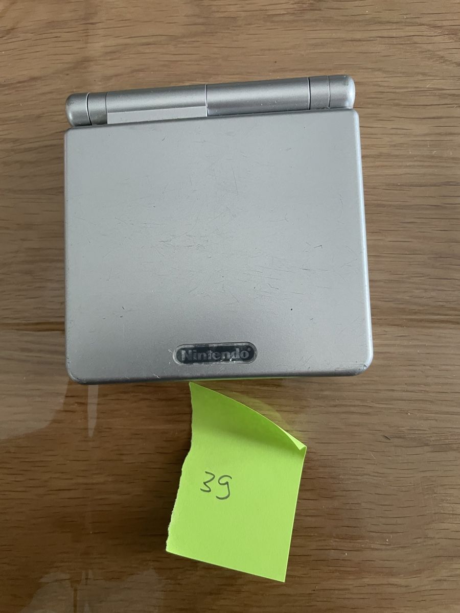 Nintendo Console: Nintendo Game Boy Advance SP Silber, – Usato da Bazenheid venduto da Toni0141
