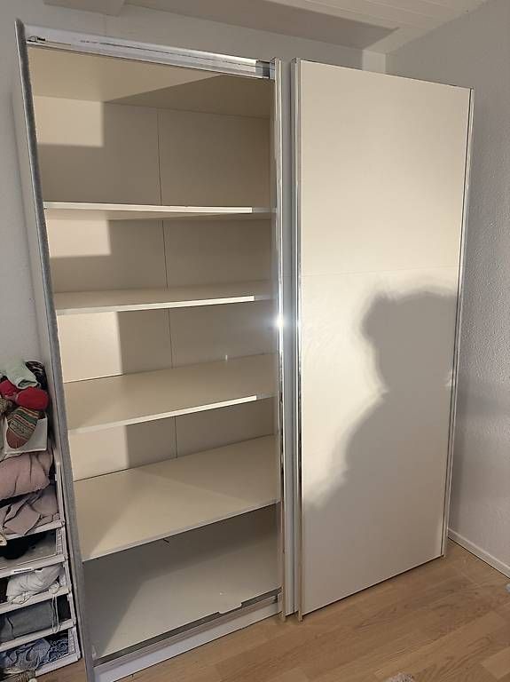 Armoires: Kleiderschrank Kind – D'occasion à Endingen par Tobson 2