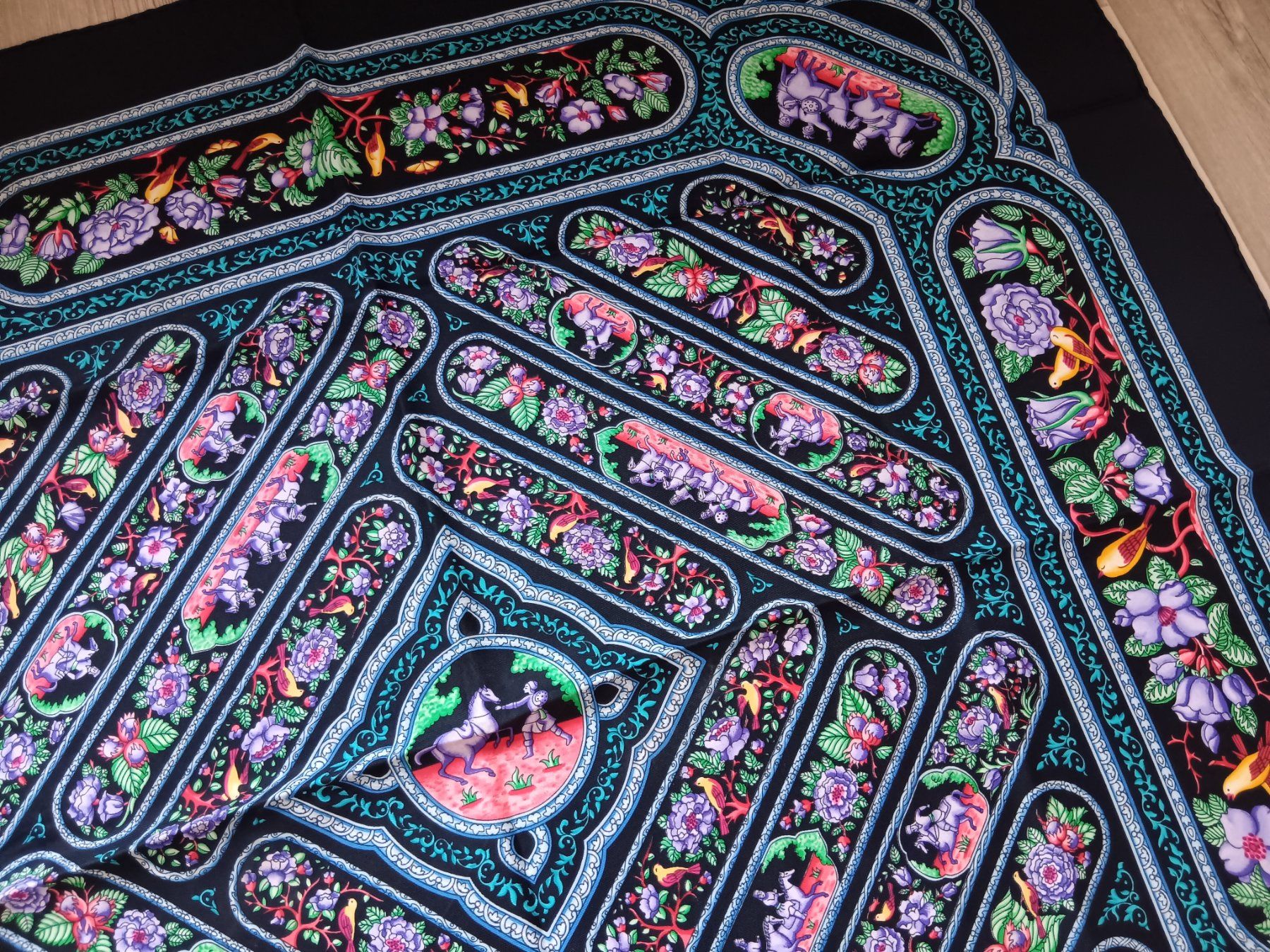 Hermès Foulard & Sciarpe: HERMES "QALAMDAN" CARRE 90 CM – Usato da Cossonay-Ville venduto da Les_1001_perles 5