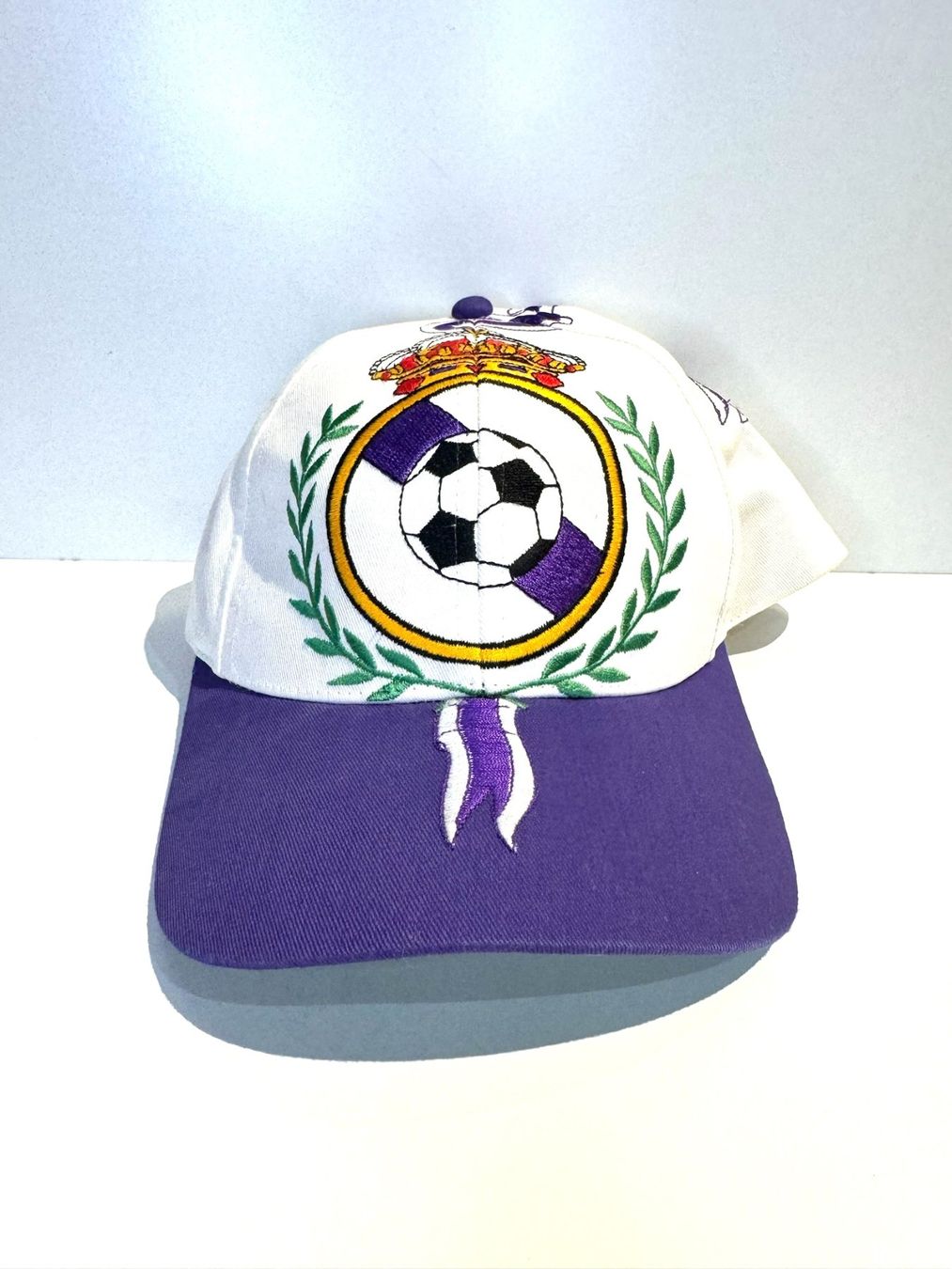 Copricapi, berretti & cappellini: VINTAGE 90s REAL MADRID SOCCER SNAPBACK CAP HAT – Usato da Cortaillod venduto da Stay_Alive_vtg_CAP