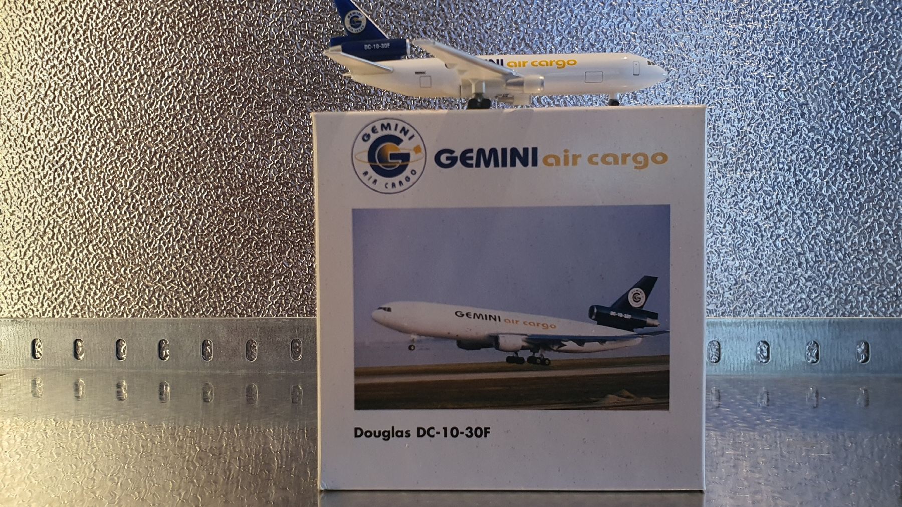 Herpa Kit di modellismo & Modellini statici: HERPA GEMINI AIR CARGO  DOUGLAS DC-10-30F – Usato da Männedorf venduto da Modellbau-wyss 3