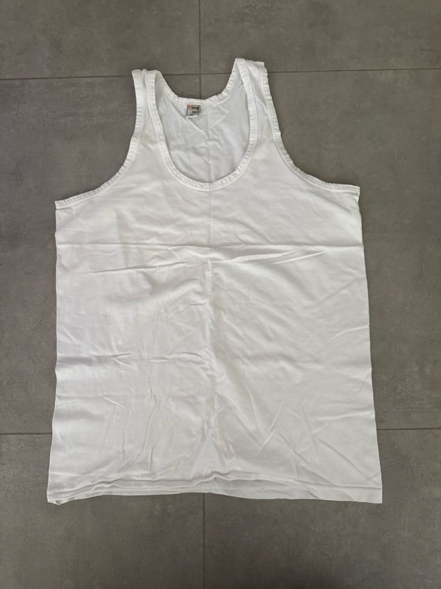 T-shirts: 2x Weisse Tanktops, Grösse XL – D'occasion à Elsau par shoppa