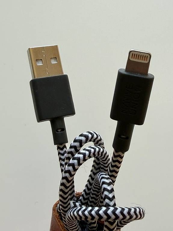 Cavi: Lightning Kabel von Native Union, gewebt + hochwertig, 1.4m – Usato da Stäfa venduto da wasser.lilie