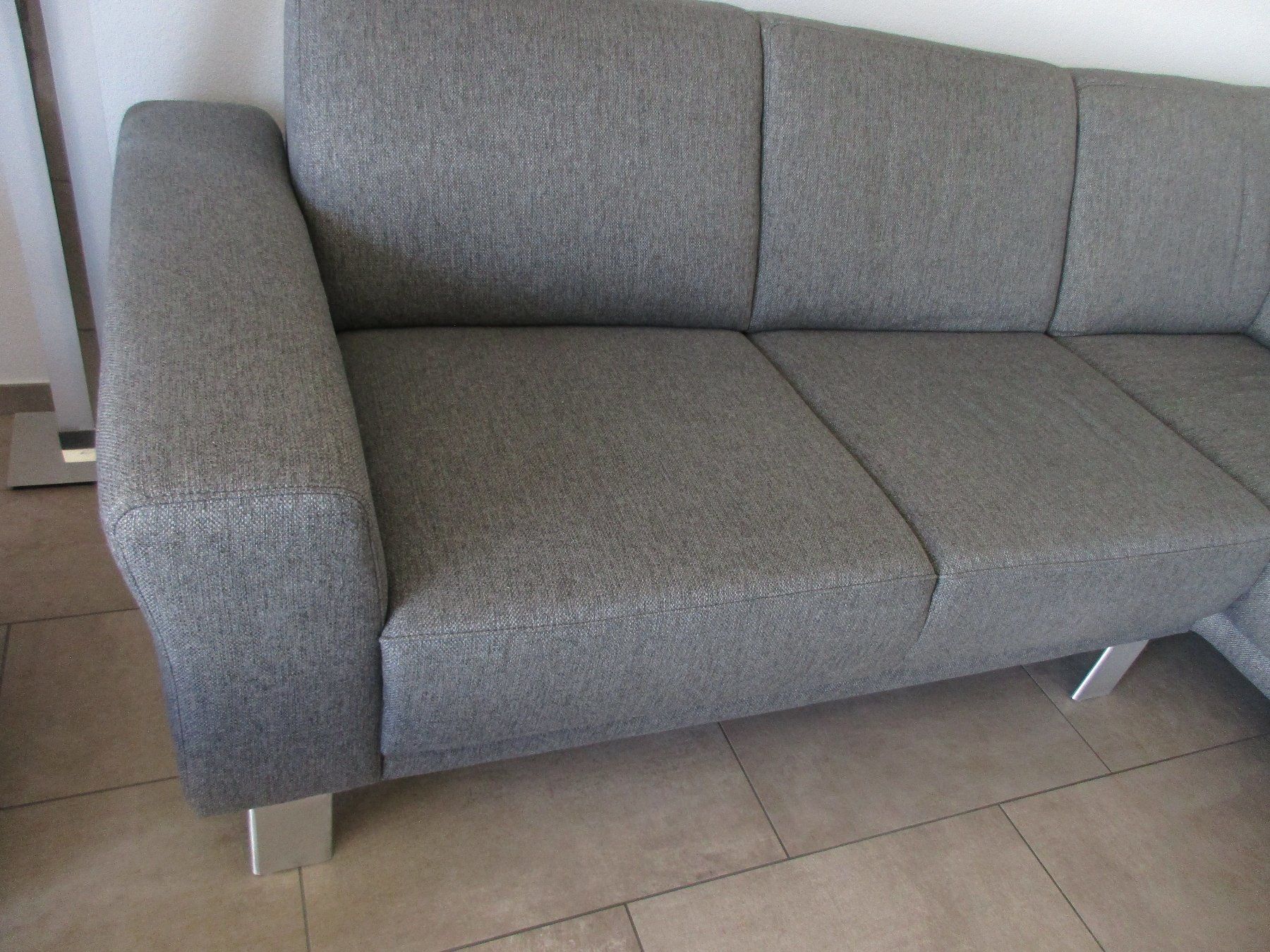Pfister Sofas: Ecksofa grau mit 6 Stühlen – Gebraucht aus Niederwil AG von Cembalo 2