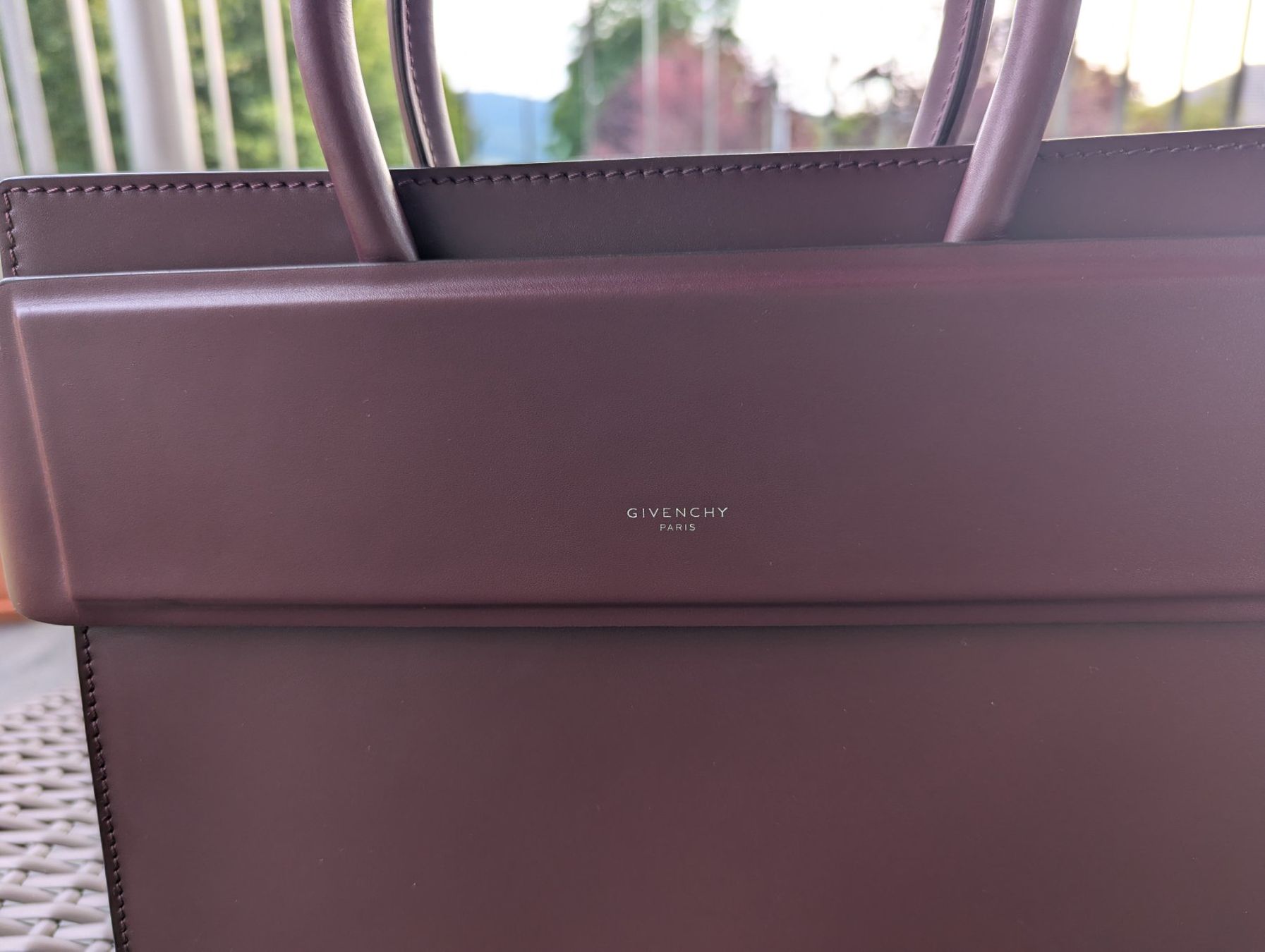 Givenchy Taschen für Damen: Givenchy Horizon Small Tasche Bordeaux – Gebraucht aus Seengen von sam_x5tk 2