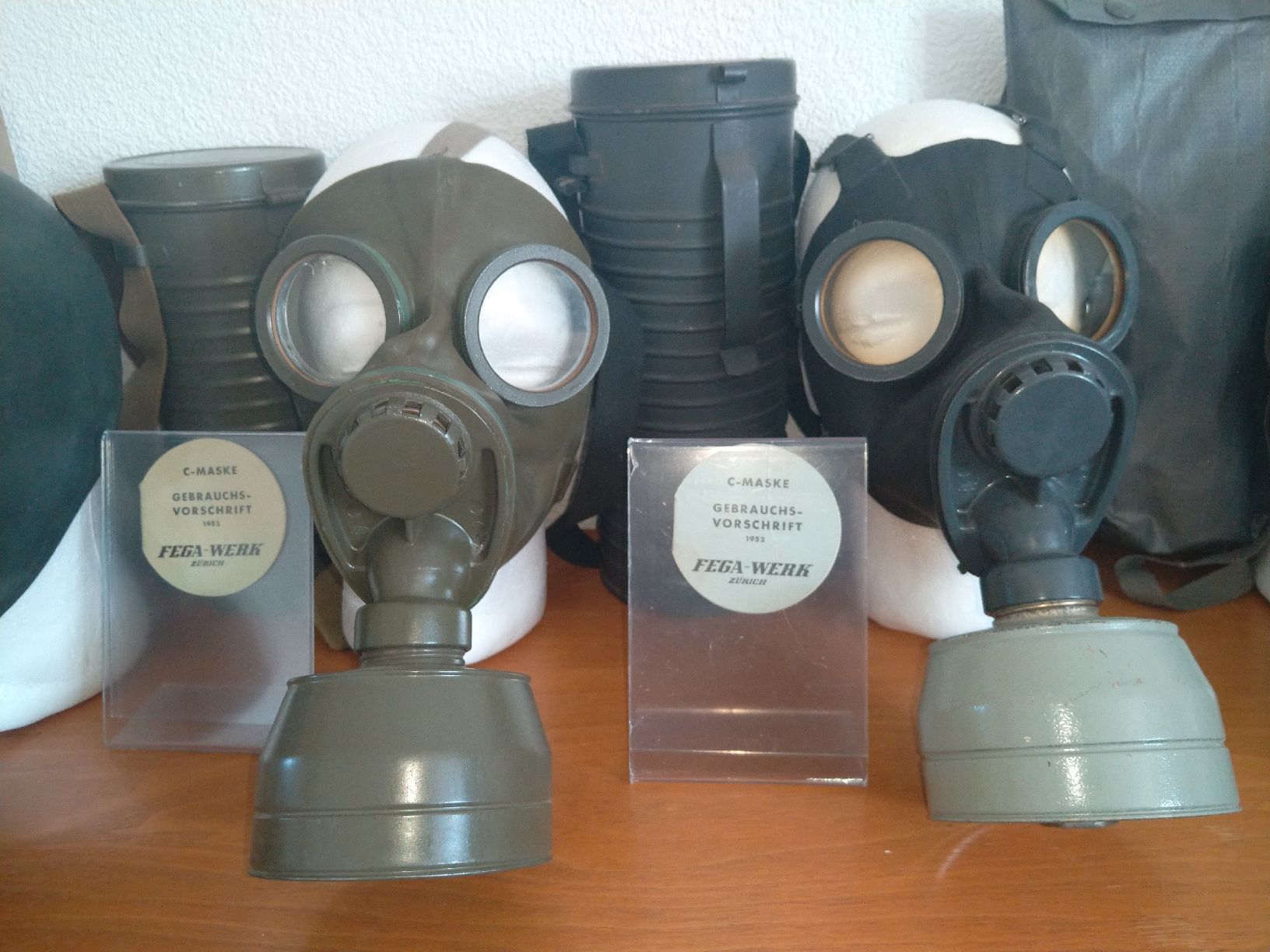 Schweizer Armee Uniformen: Zivil Gasmaskensammlung Schweiz – Gebraucht aus Niederönz von Vgt22 2