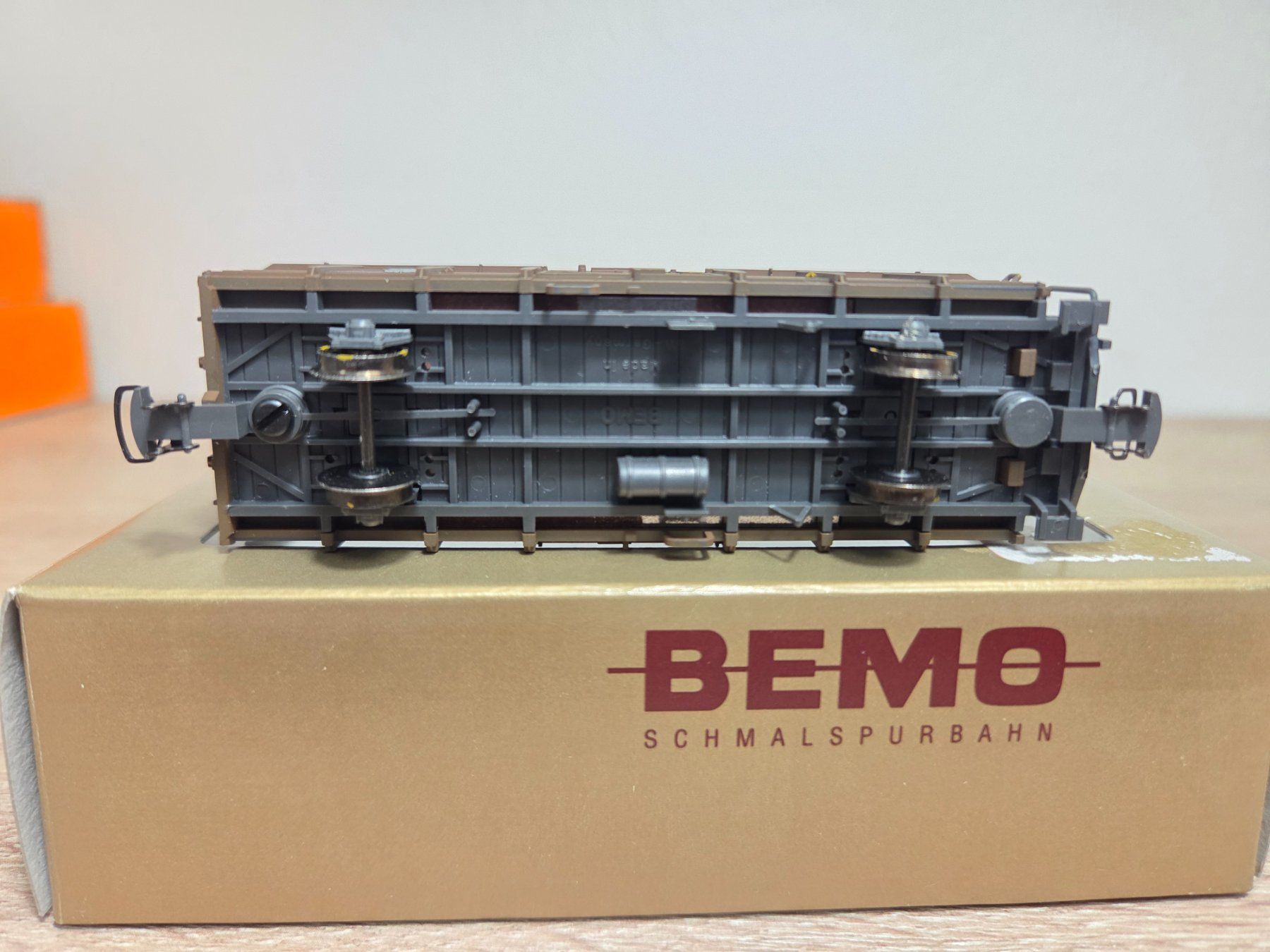 Bemo Modellini di ferrovie: Bemo 2255 173 Güterwagen RhB H0m – Usato da St-Aubin-Sauges venduto da Lo_Go 4