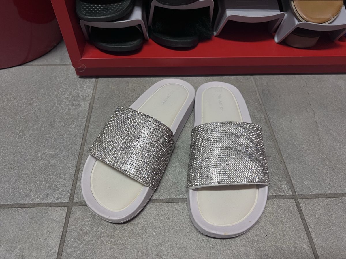 Scarpe da donna: ciabatte brillantinate – Usato da Pregassona venduto da beatricee0