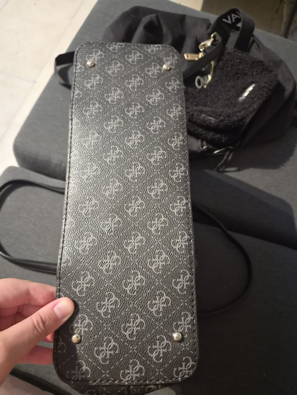 Guess Taschen für Damen: Sac Guess – Gebraucht aus Moudon von adr_b9n5 1