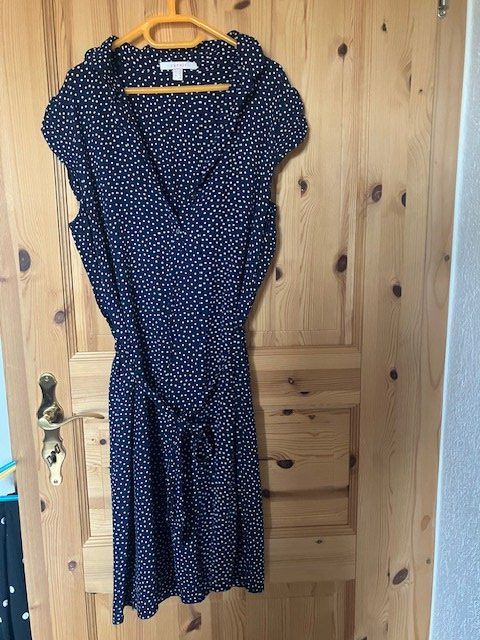 Kleider: Robe d'été à pois ESPRIT taille 38 – Gebraucht aus Les Ponts-de-Martel von Jolisa