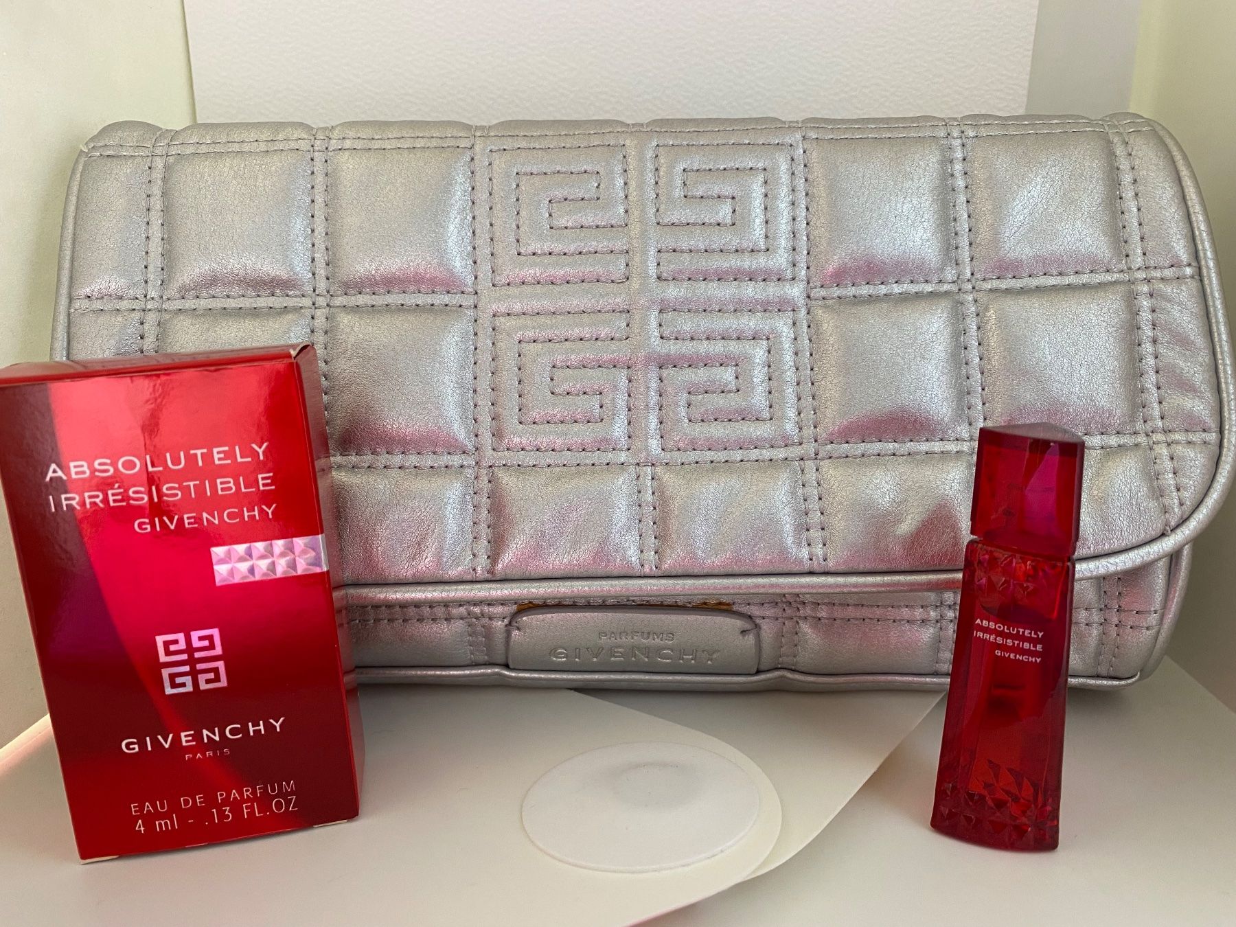 Givenchy Profumi & Eau de Toilette: Duo Absolutely Irrésistible de Givenchy – Nuovo e nell'imballaggio originale da Bouveret venduto da wes_7zll