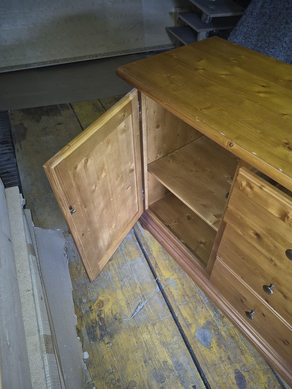 Cassettiere: Sideboard / Kommode Fichte gebeizt lackiert – Usato da Flumserberg Bergh venduto da tamaramullis 2