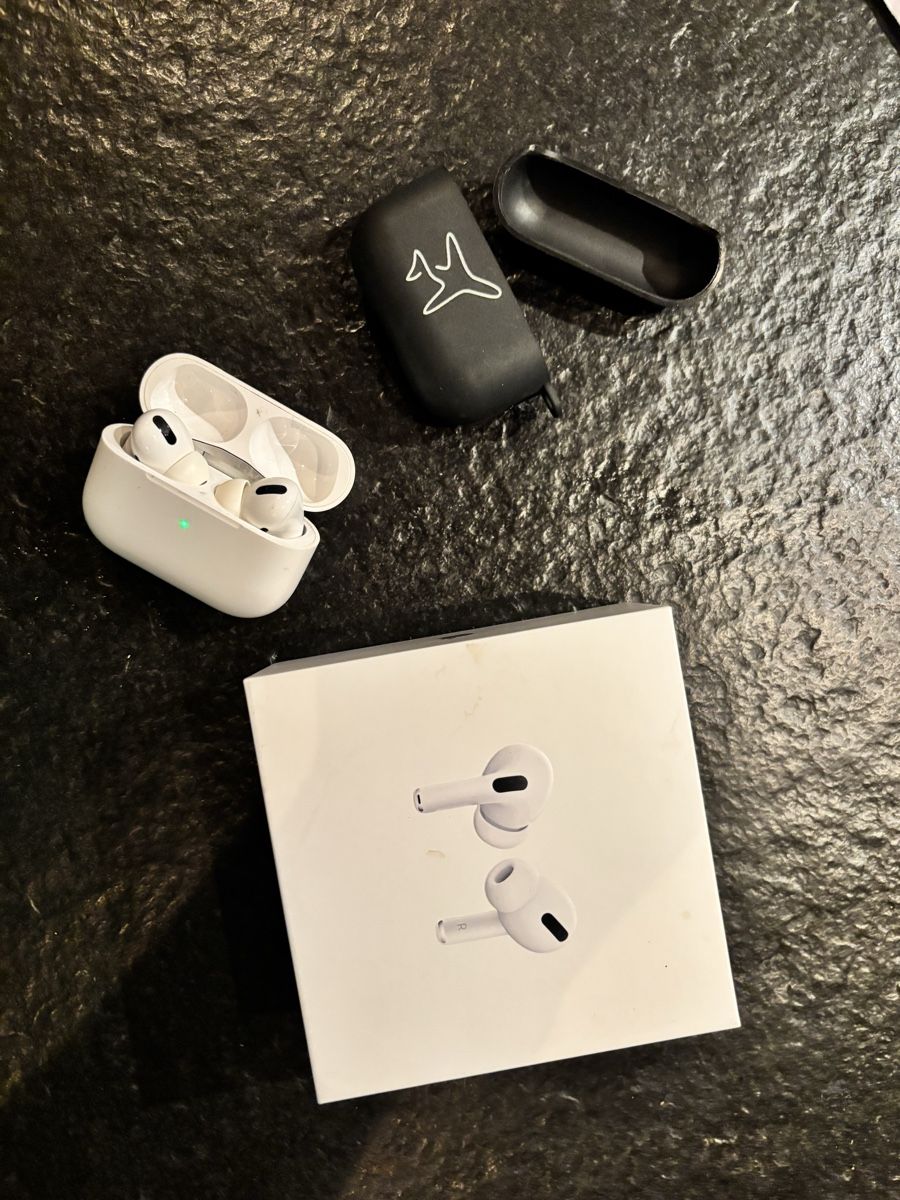 Apple Kopfhörer: Apple AirPod Pro – Defekt aus Stäfa von hokoatu