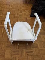 WC Sitz Erhöhung mit Handgriff 