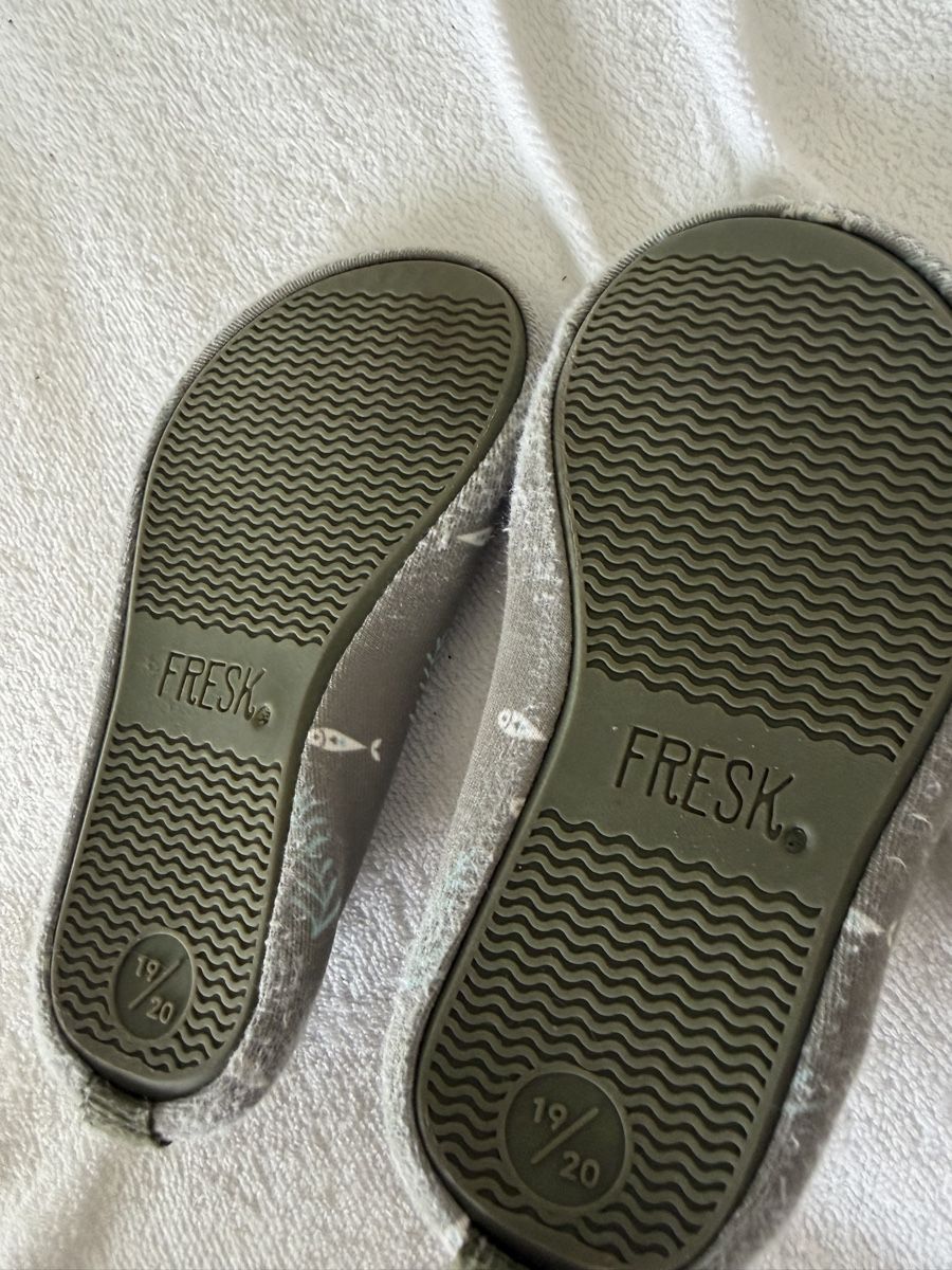 Scarpe per ragazzi: FRESK Badeschuhe Grösse 19/20 – Usato da Küsnacht ZH venduto da Slussi 3