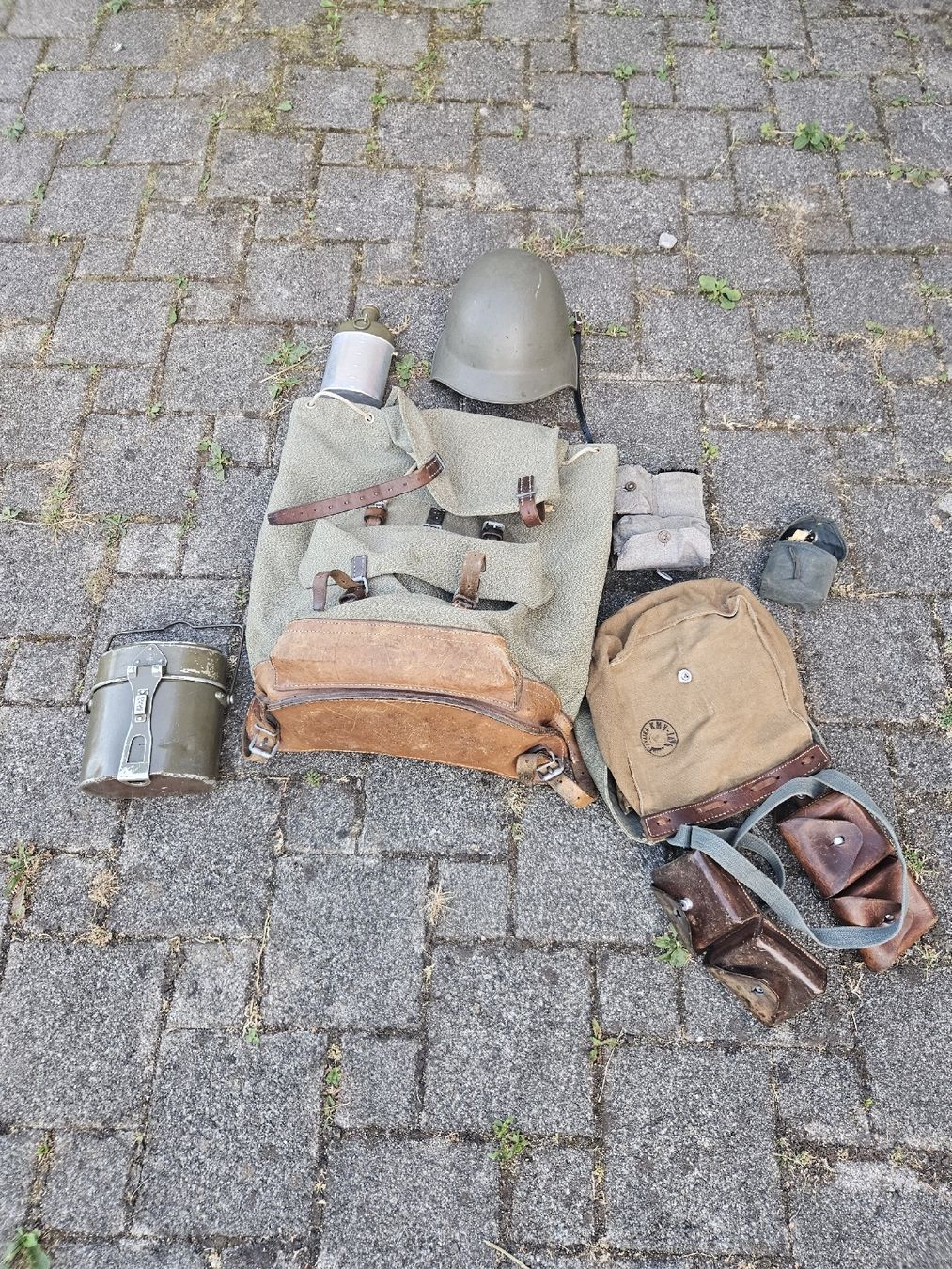 Rucksäcke: Schweizer Armee Rucksack und Zubehör  – Gebraucht aus Rickenbach b. Wil von nic_8ljr