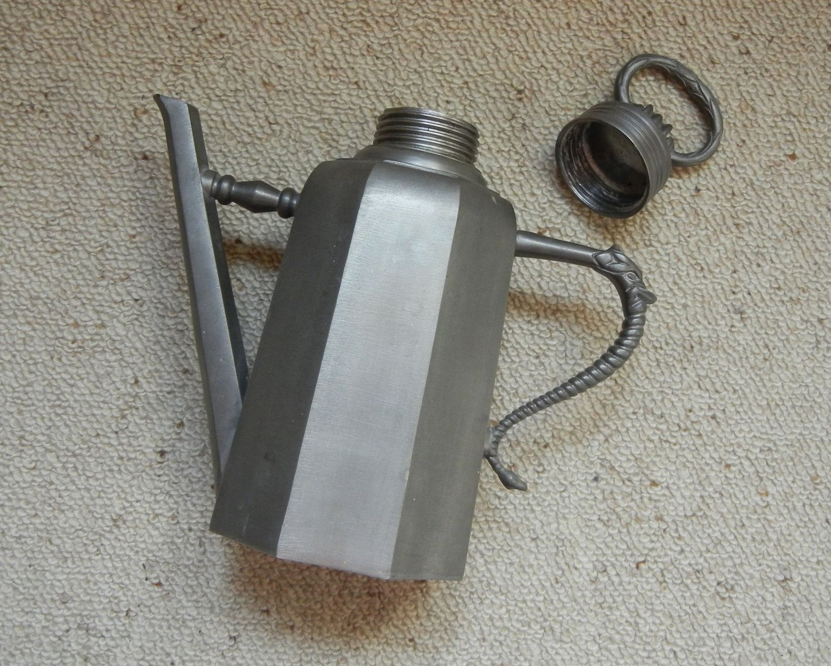 Caraffe: ELEGANTE ALTE ZINNKANNE – Usato da Bern venduto da Mekongbeach 1