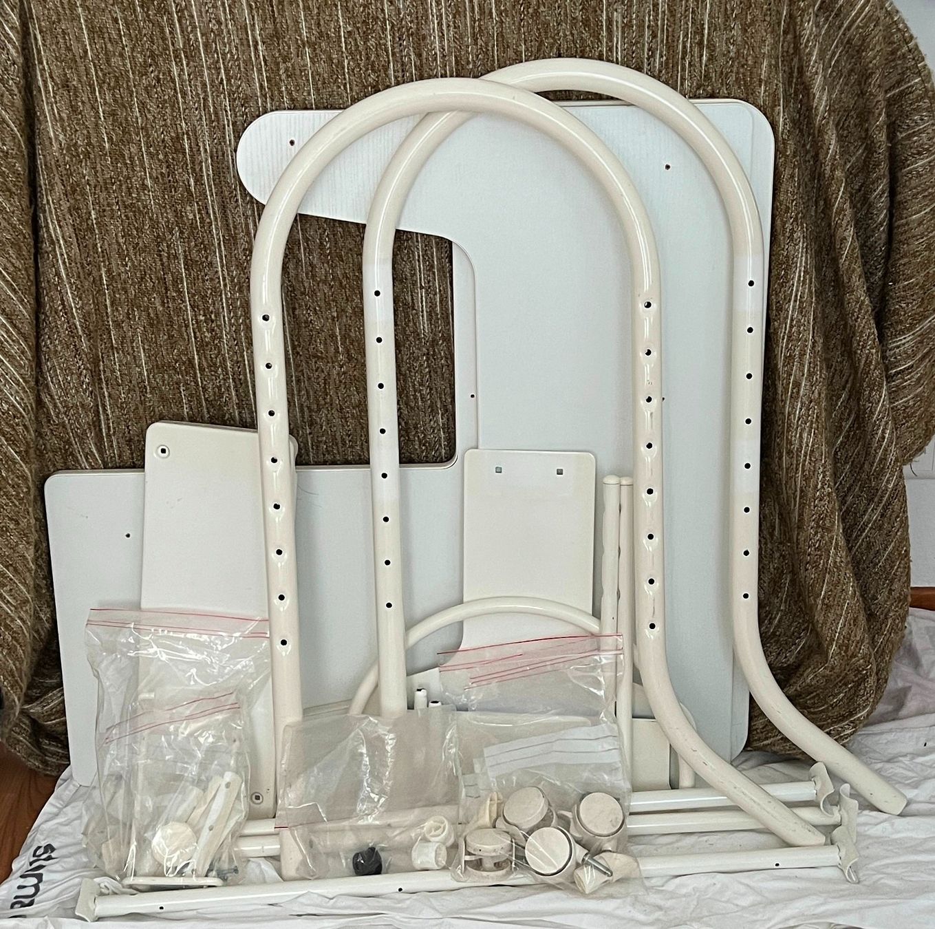 Scrivanie: Gamingtisch mit Towerhalter Computertisch fast Antik!! – Usato da Lodrino venduto da Stema 9