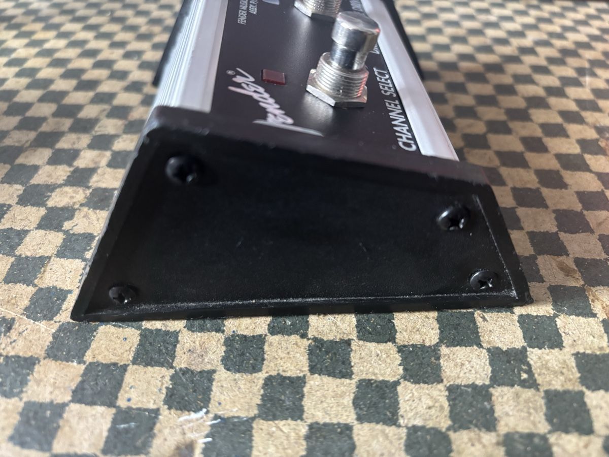 Fender Strumenti musicali: Fender Footswitch  mit Kabel – Usato da Triesenberg venduto da gernewieder9497 3