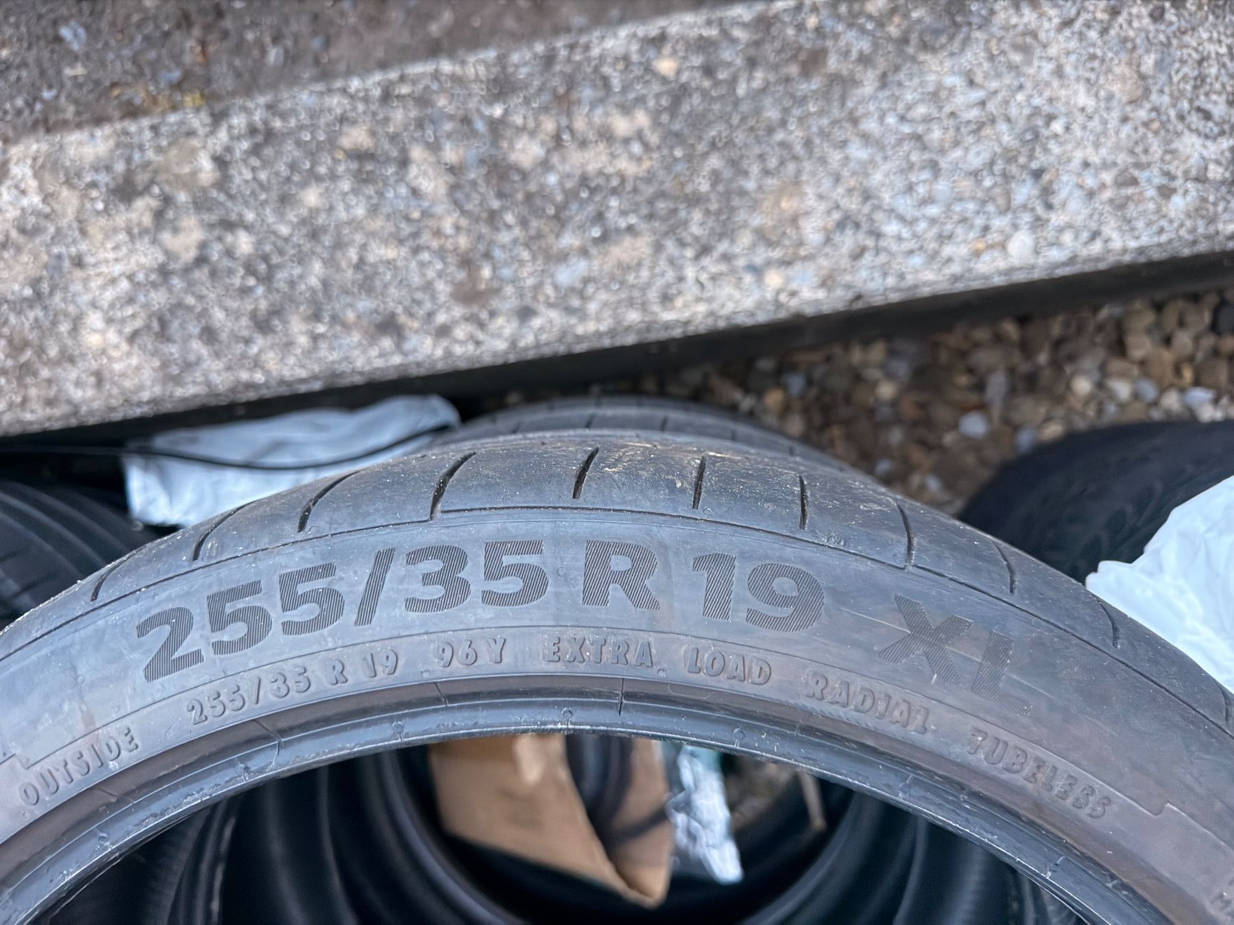 Continental Pneumatici & Ruote complete: Continental 255/35 r19 2 Stück – Usato da Hendschiken venduto da kja_hmq6 2