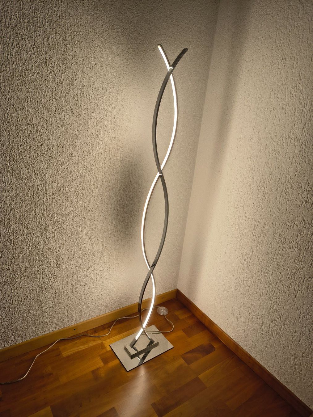 Conforama Lampade: LED Stehlampe Chrom 137 cm Höhe – Usato da Wimmis venduto da Lagom 1
