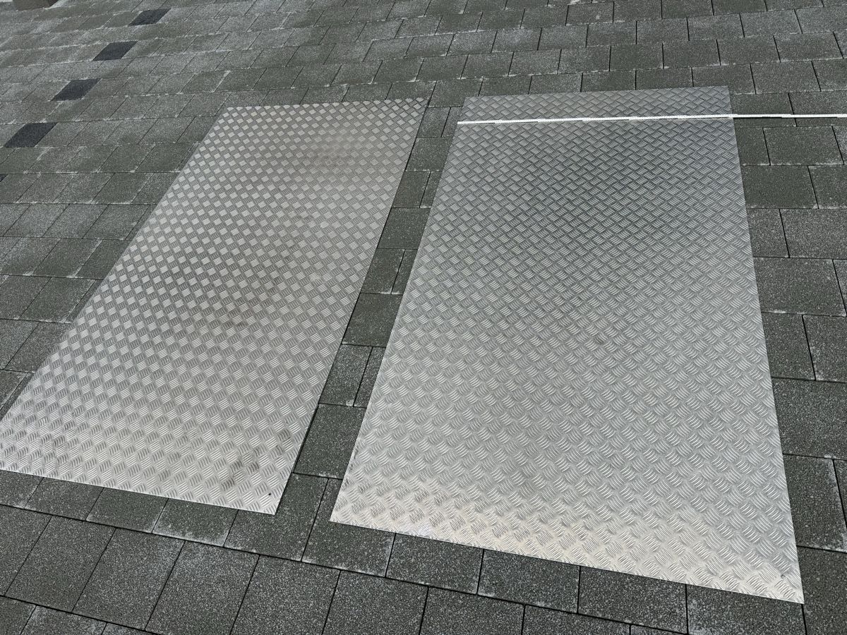 Servierplatten: Blech Riffelblech Aluminium 2 Stk. – Gebraucht aus Erlinsbach SO von n123h 1