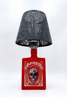 Lampada Eco-Friendly in Bottiglie di Gin Amuerte rossa