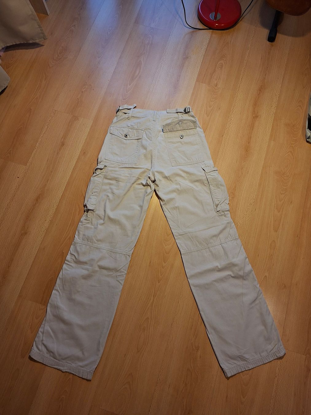 Bershka Hosen: Pantalon Cargot Bershka taille 36 – Gebraucht aus Épalinges von lola_vp_99 1