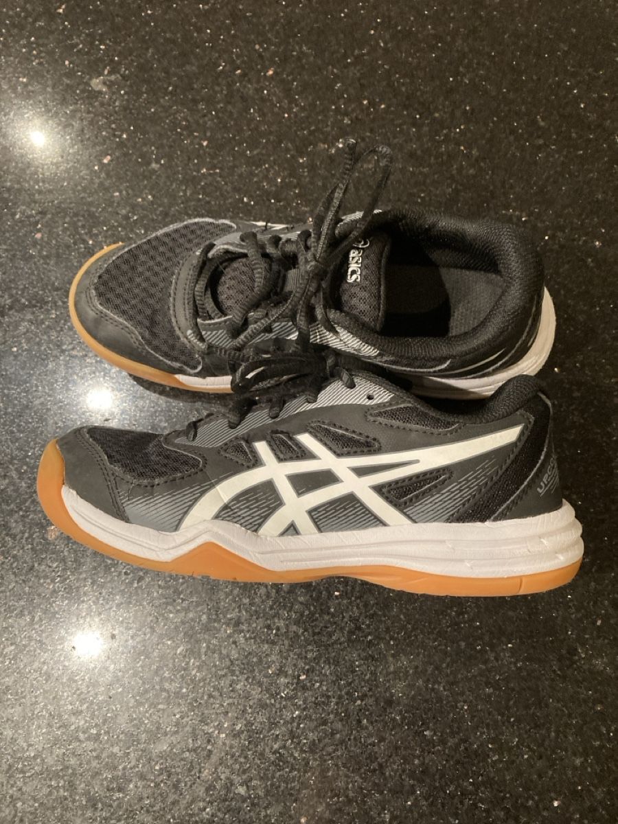 Asics Scarpe per ragazzi: Asics Indoor Schuhe, Gr. 35 – Usato da Gunzwil venduto da Heimatchochi 1