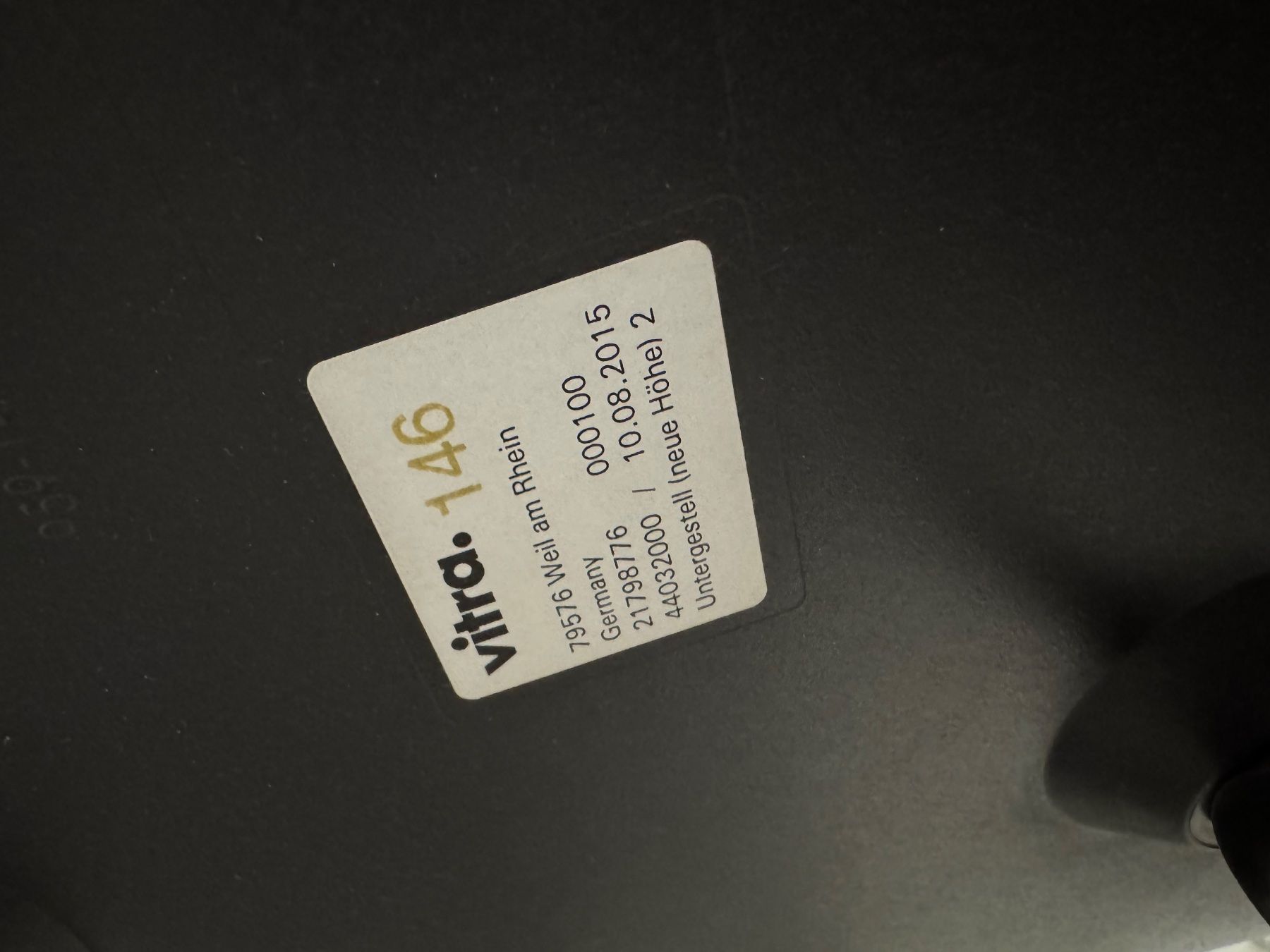 Vitra Stühle: 3x Vitra Eames Plastic Armchair DAR – Original – Anthrazit – Gebraucht aus Gross von isa_mv6h 4