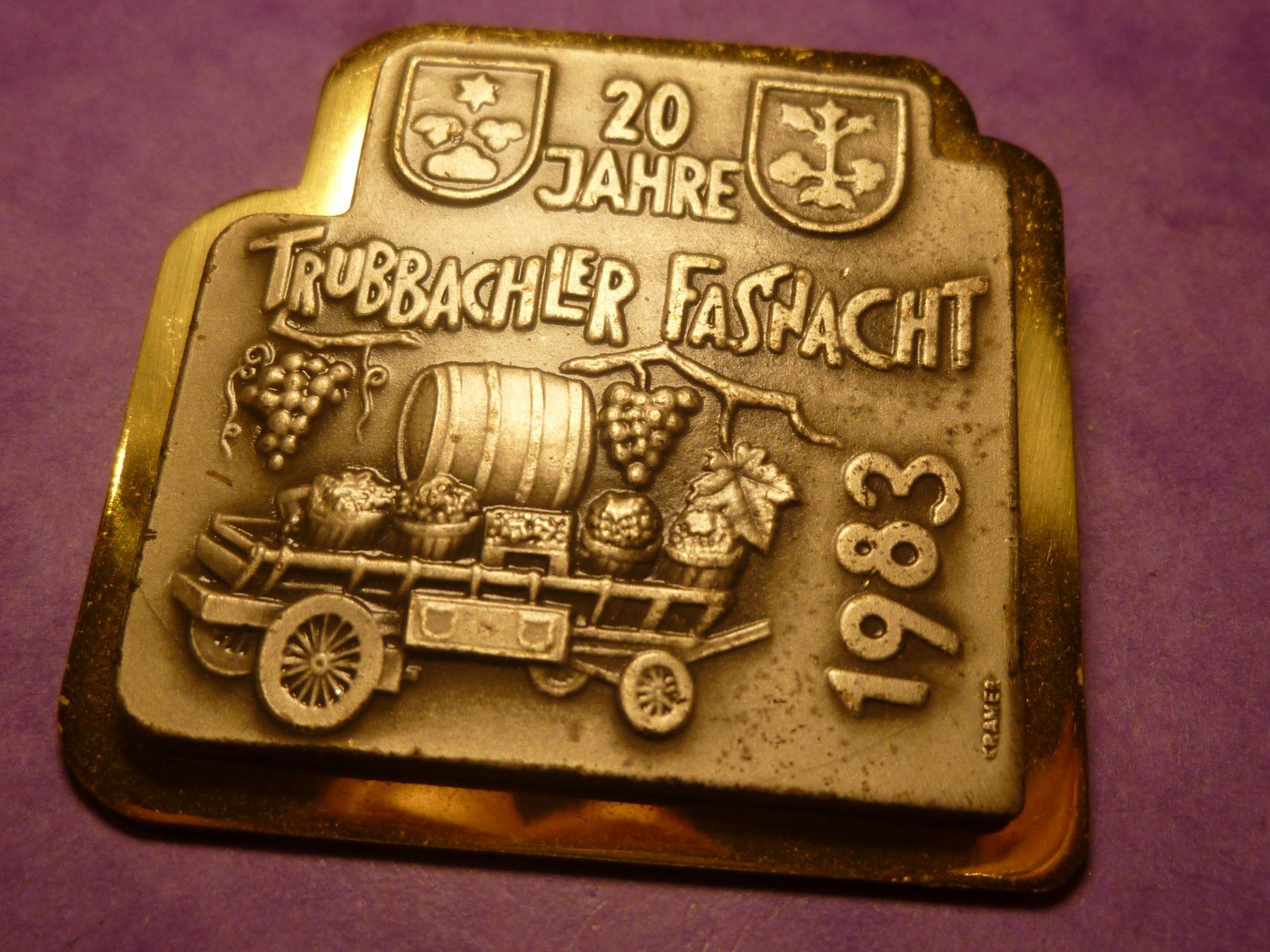 Plaquettes & Badges: TRÜEBBACH 1983 GOLD – D'occasion à Ried (Muotathal) par Mandarin02